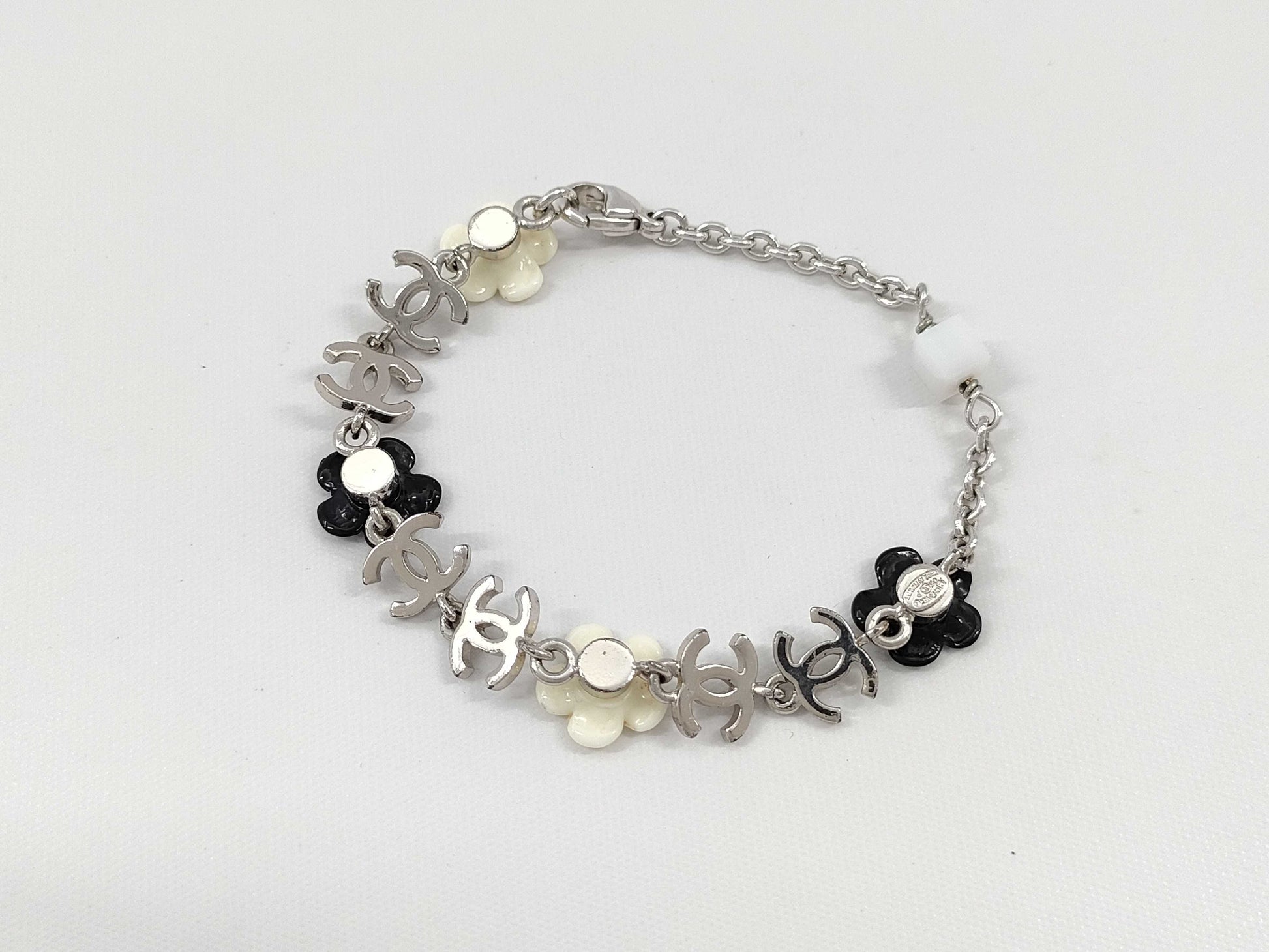 CHANEL Coco Mark Silver Camellia Bracelet/Bangle