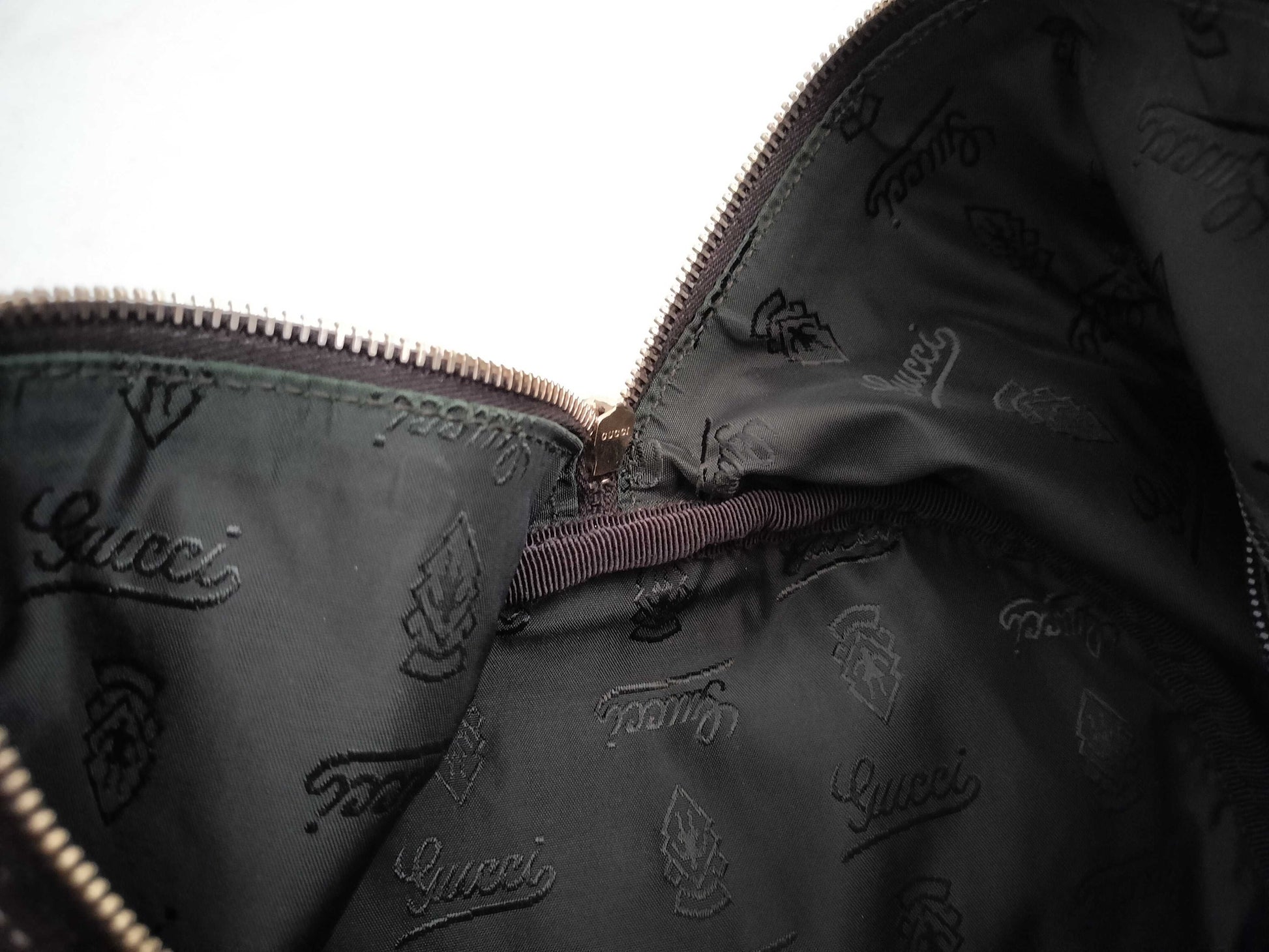 GUCCI Guccissima 2-way Boston bag with GG pattern and 206500 leather.