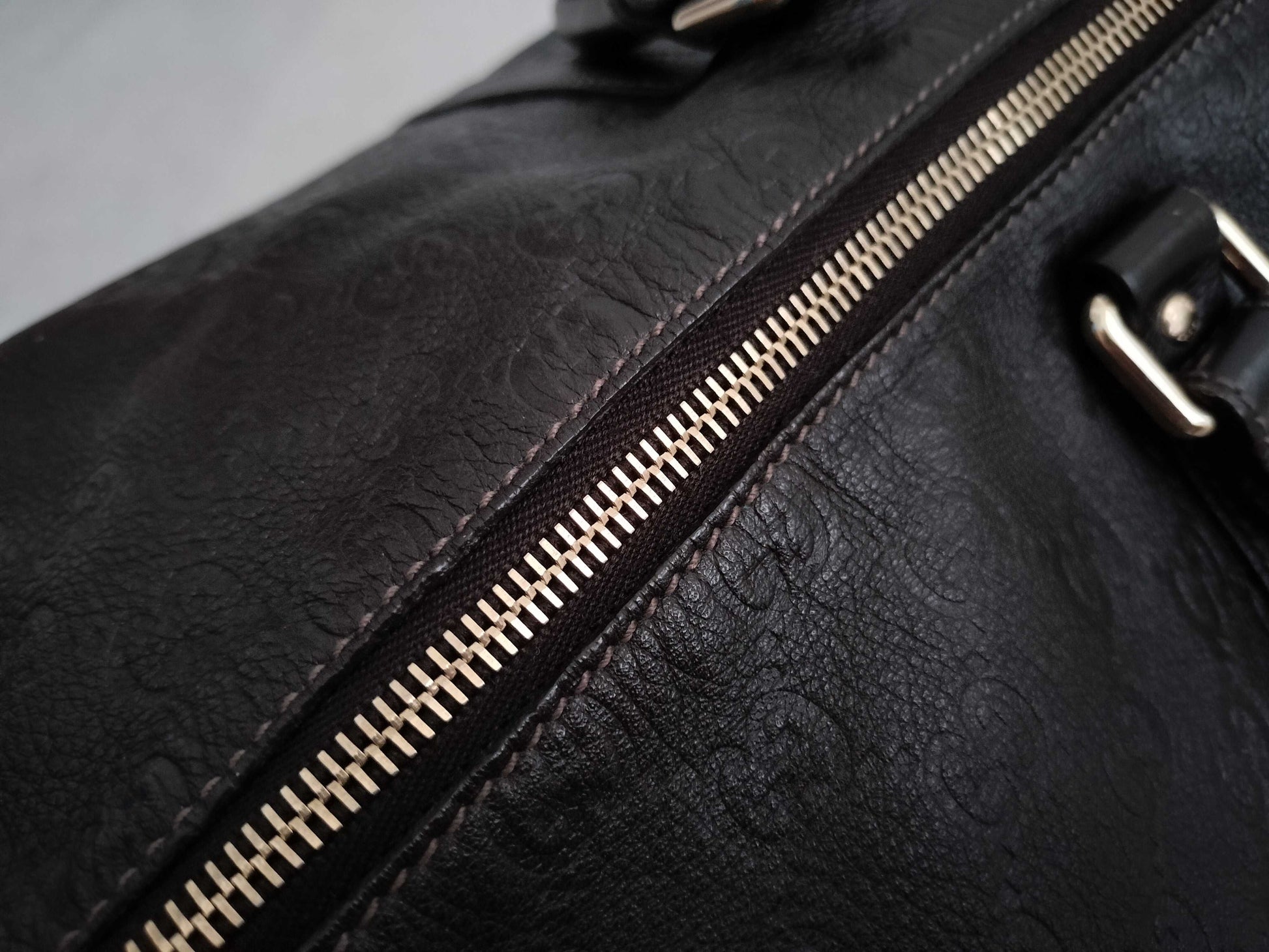 GUCCI Guccissima 2-way Boston bag with GG pattern and 206500 leather.