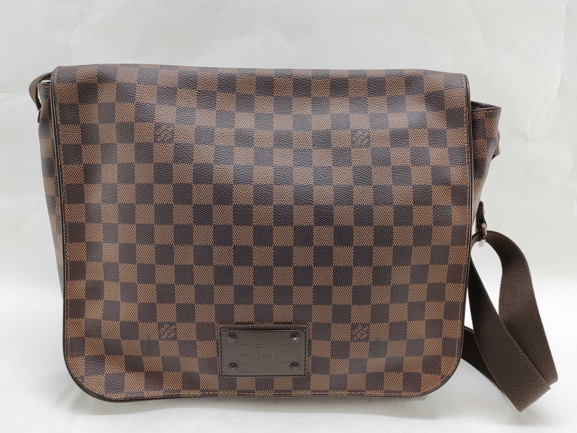 LOUIS VUITTON Damier LOUIS VUITTON Brooklyn Shoulder Bag