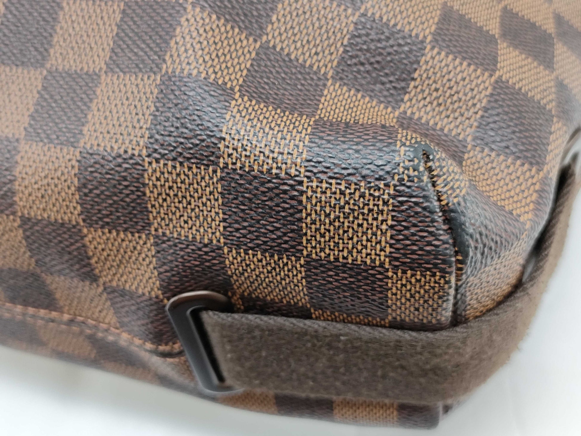 LOUIS VUITTON Damier LOUIS VUITTON Brooklyn Shoulder Bag