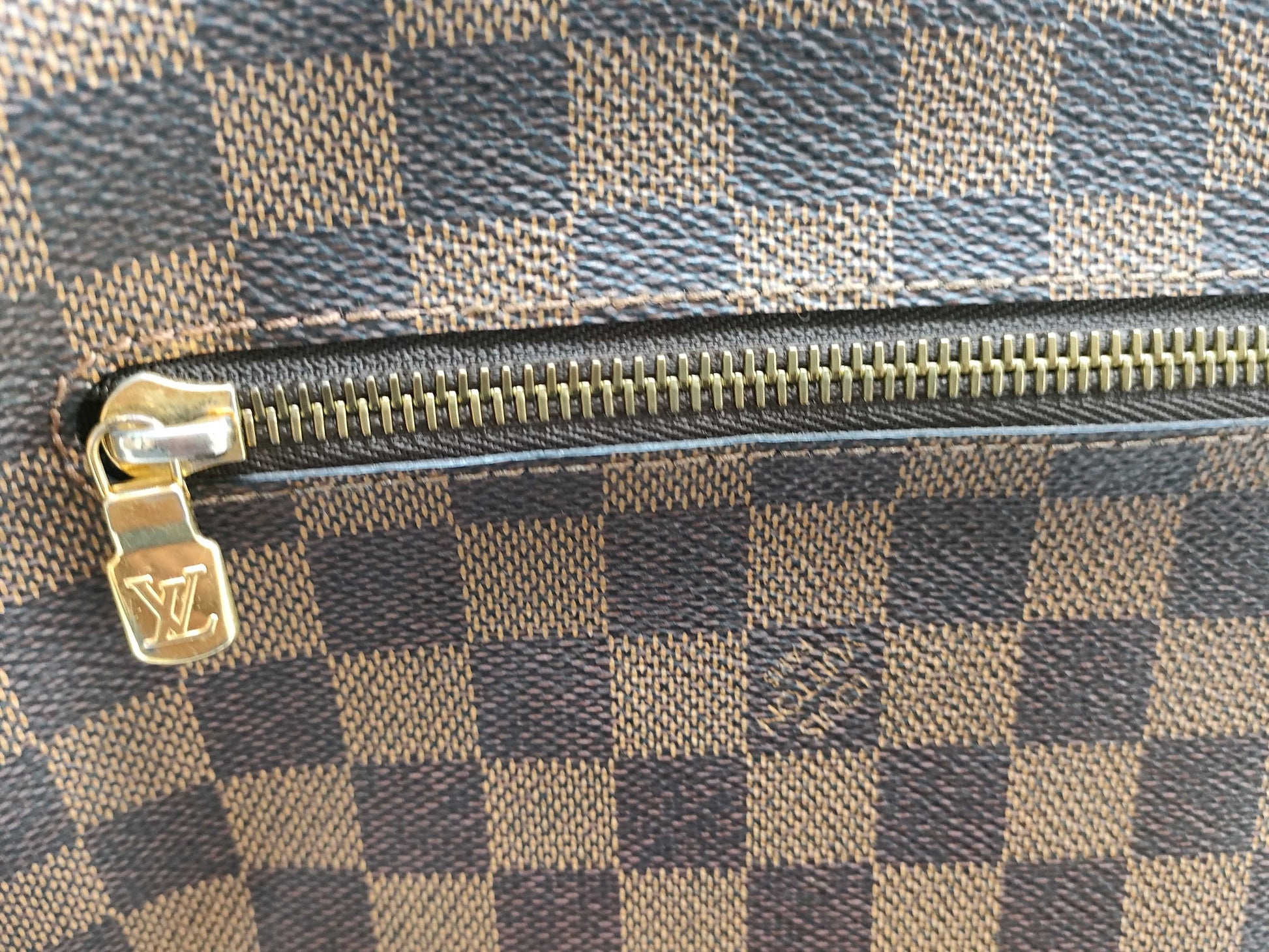 LOUIS VUITTON Damier LOUIS VUITTON Brooklyn Shoulder Bag