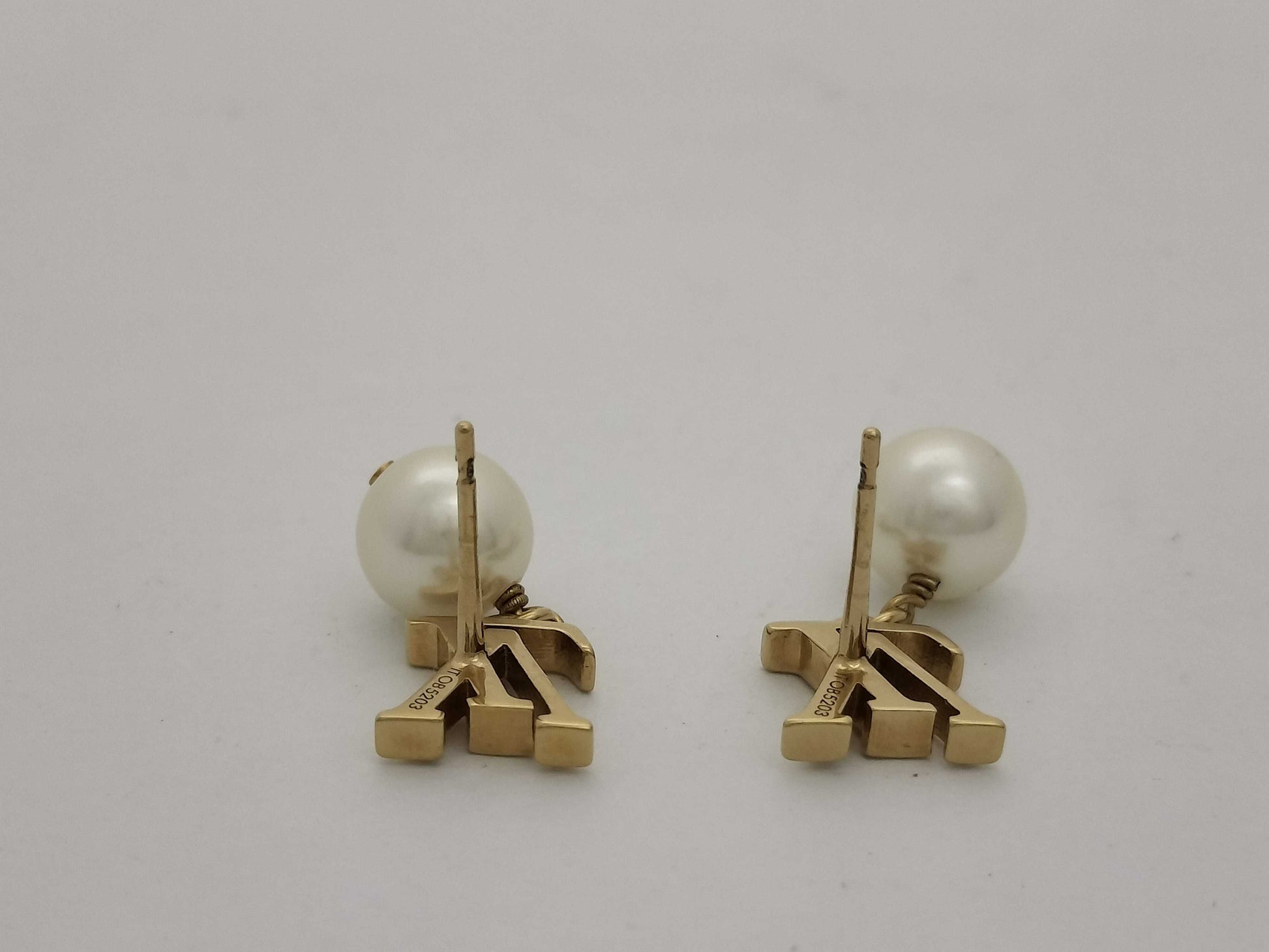 LOUIS VUITTON Earrings LV Iconic Louisa Pearl GP Gold M01585 Earrings
