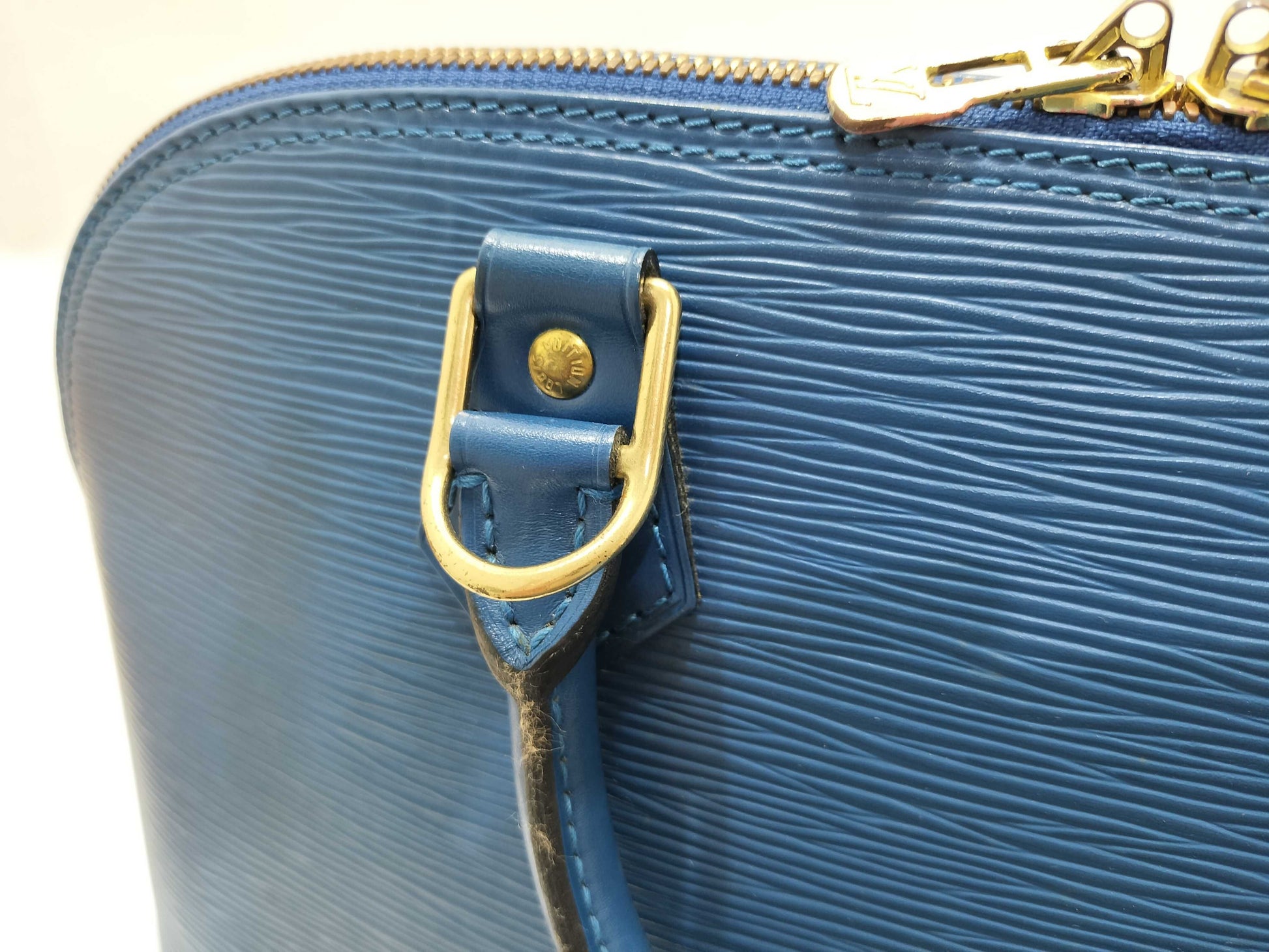 LOUIS VUITTON M40620 Epi Alma Epi Navy M40620 Handbag