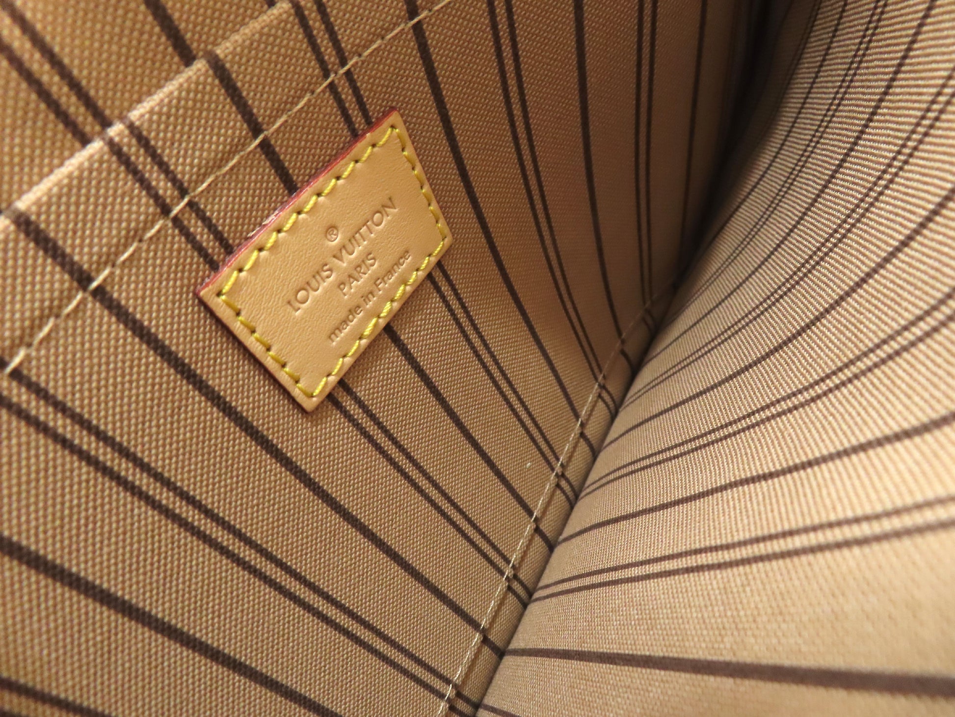 LOUIS VUITTON Unconfirmed Louis Vuitton Monogram Neverfull Pouch with ST