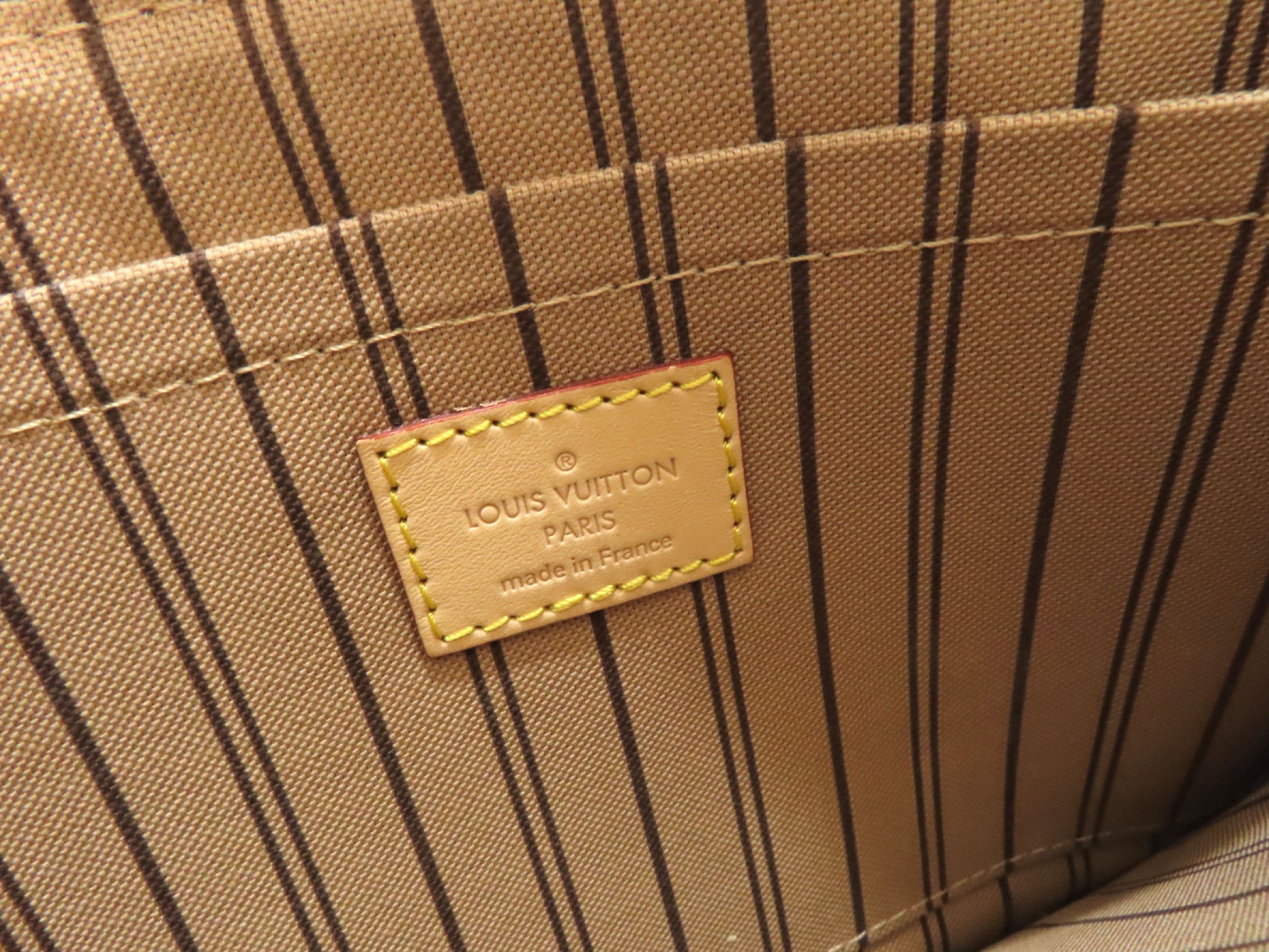 LOUIS VUITTON Unconfirmed Louis Vuitton Monogram Neverfull Pouch with ST