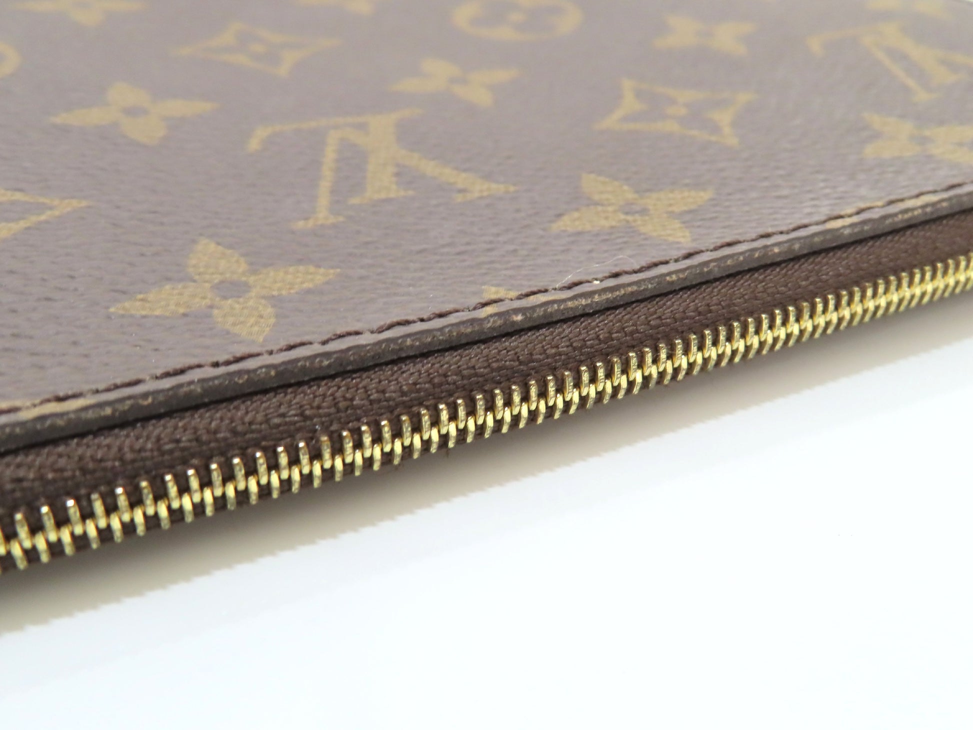 LOUIS VUITTON Unconfirmed Louis Vuitton Monogram Neverfull Pouch with ST