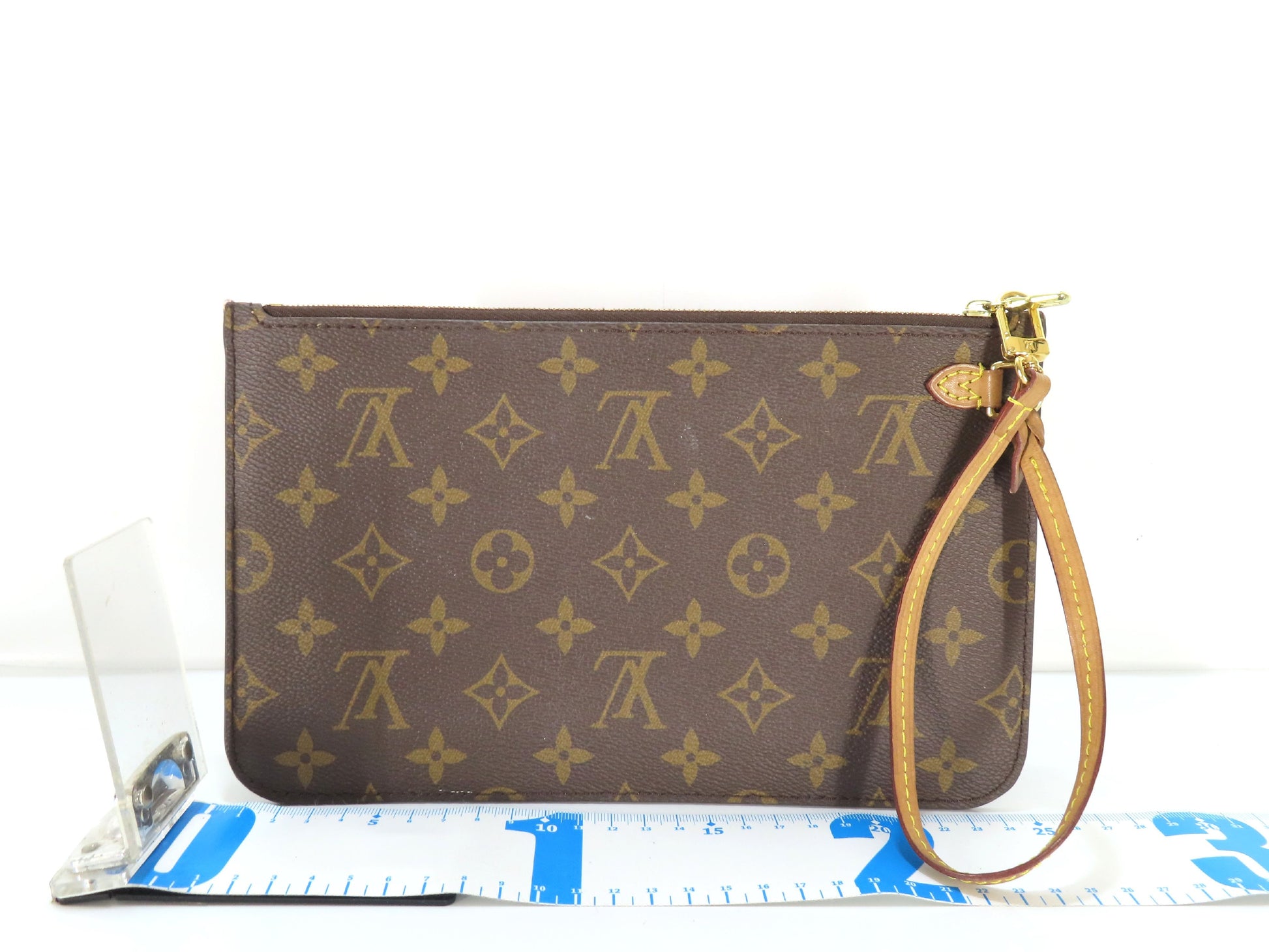 LOUIS VUITTON Unconfirmed Louis Vuitton Monogram Neverfull Pouch with ST