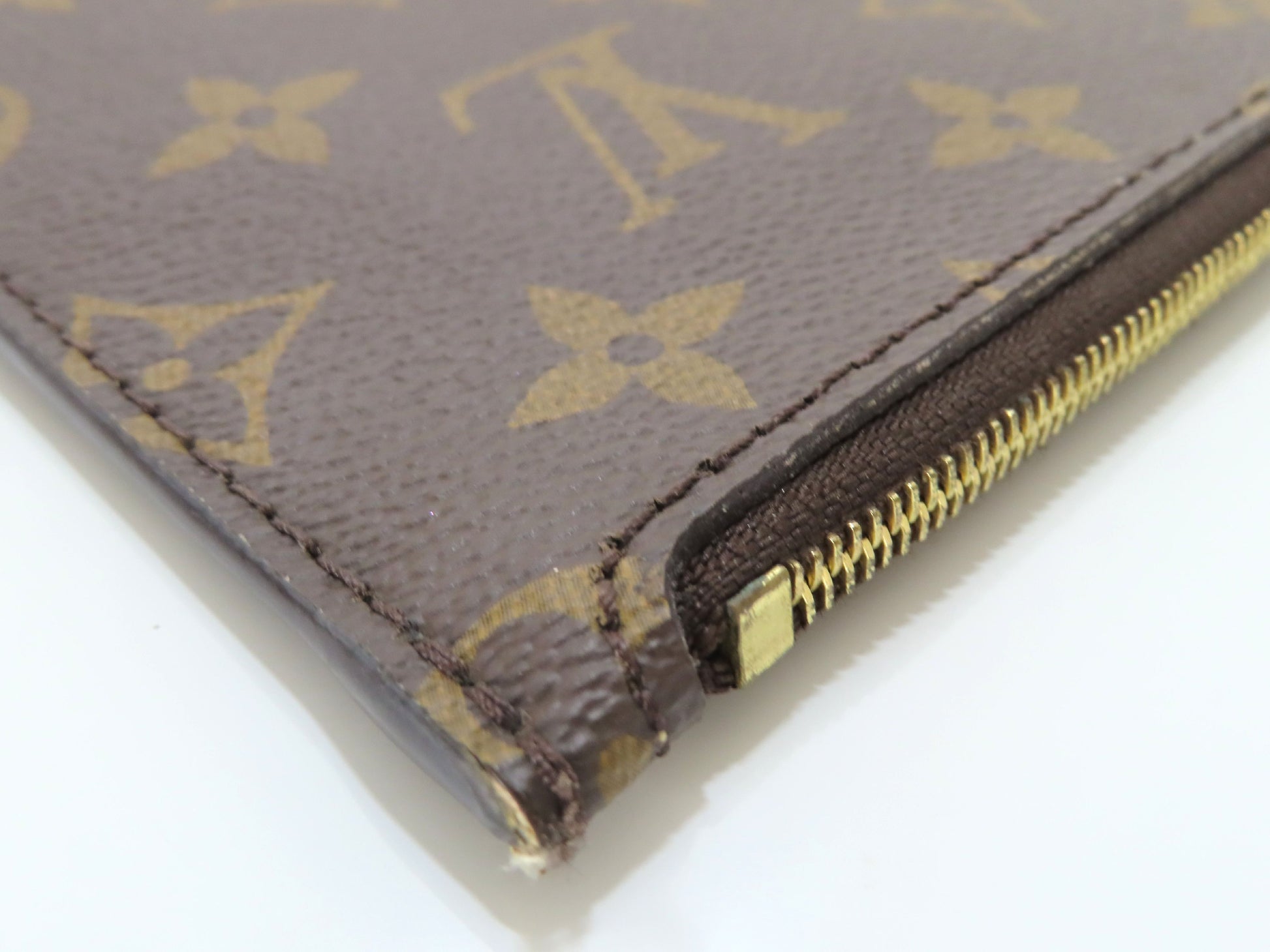 LOUIS VUITTON Unconfirmed Louis Vuitton Monogram Neverfull Pouch with ST