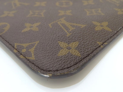 LOUIS VUITTON Unconfirmed Louis Vuitton Monogram Neverfull Pouch with ST