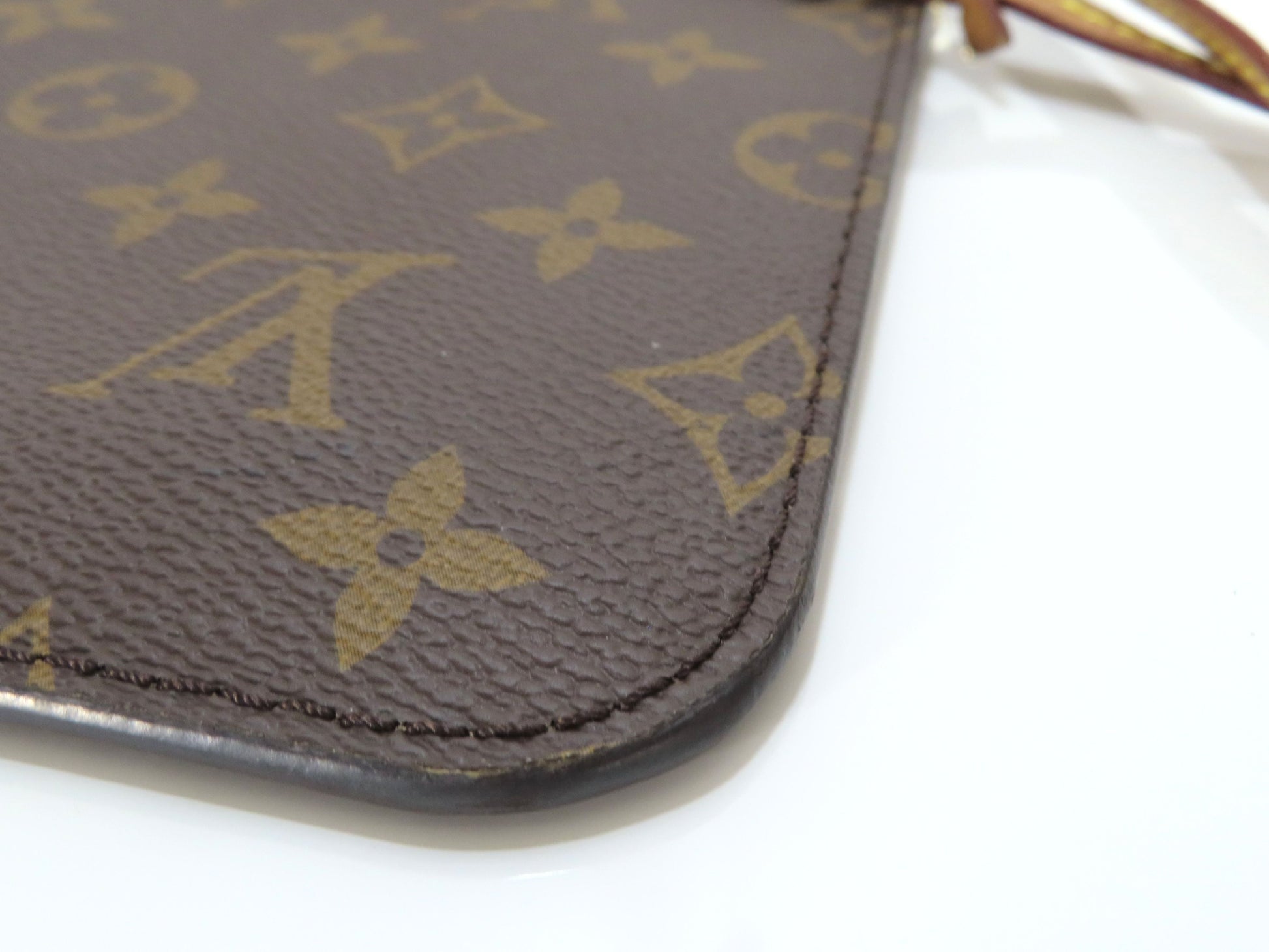LOUIS VUITTON Unconfirmed Louis Vuitton Monogram Neverfull Pouch with ST