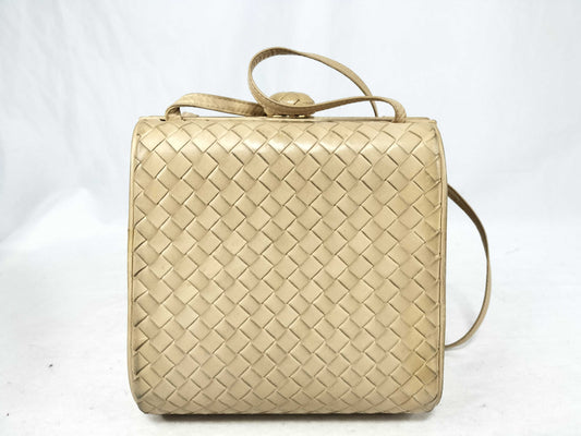 BOTTEGA VENETA Intrecciato Bottega Veneta Intrecciato Clasp Shoulder Bag