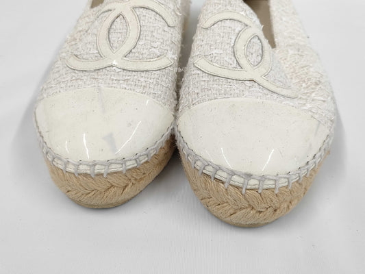 CHANEL Tweed x Patent Leather Size 35 Sneakers