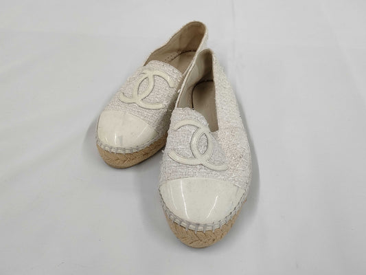 CHANEL Tweed x Patent Leather Size 35 Sneakers