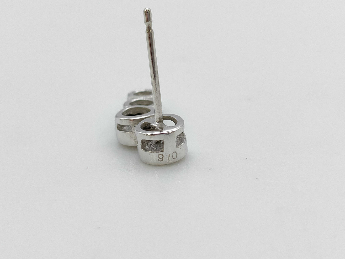 D0.16ct/0.16ct PT900 2.8g Earrings 