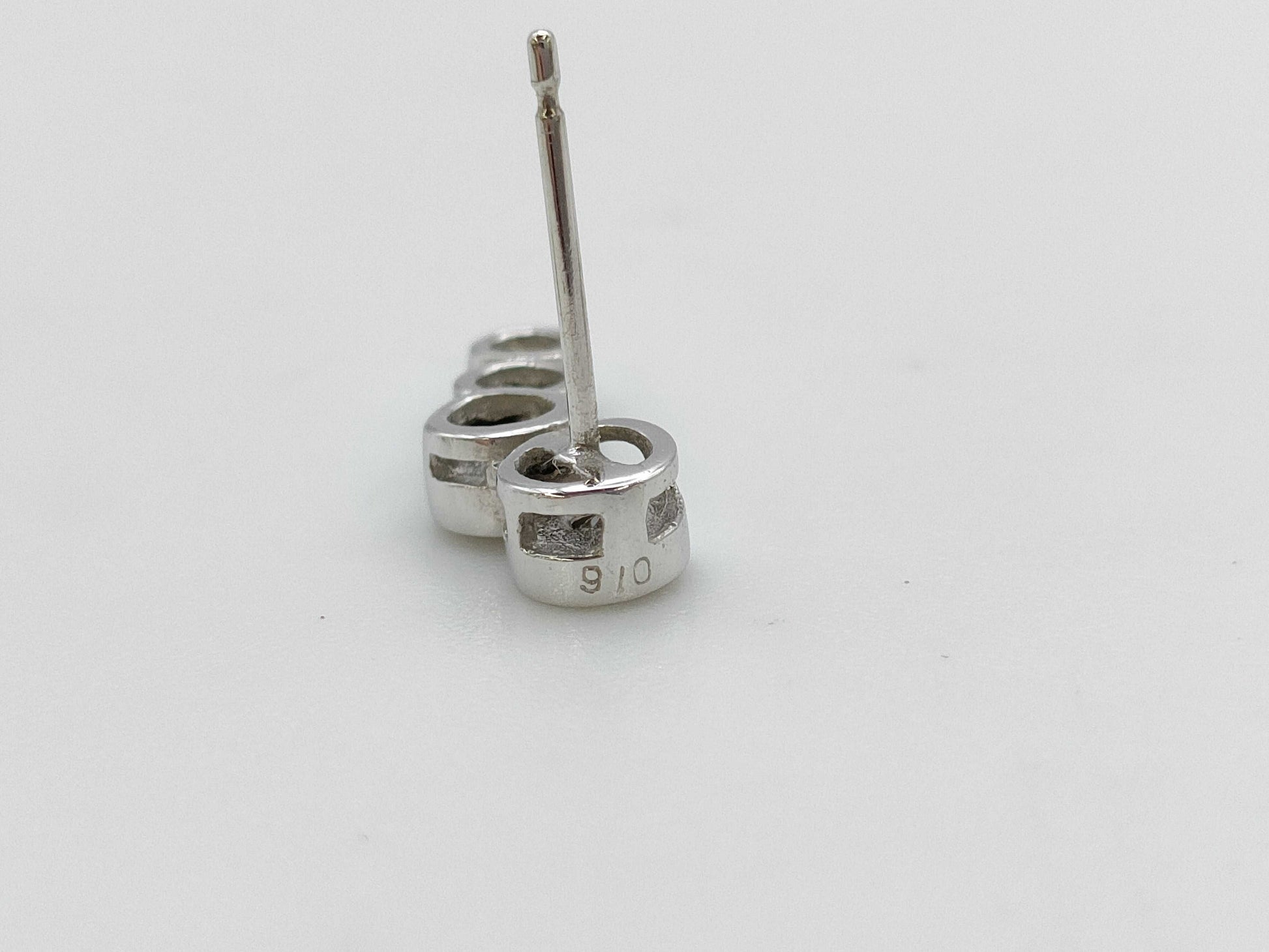 D0.16ct/0.16ct PT900 2.8g Earrings 