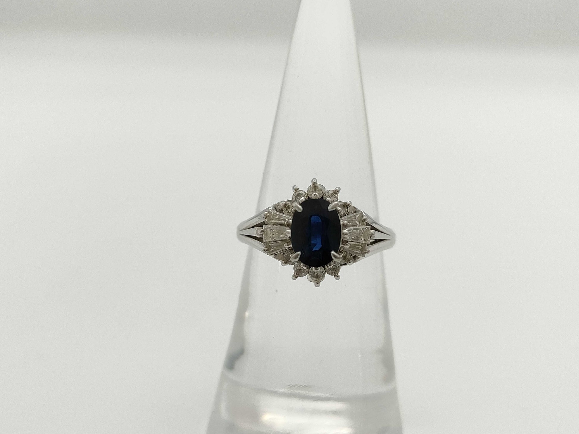 Sapphire and Diamond Pt900 6.3g Ring 