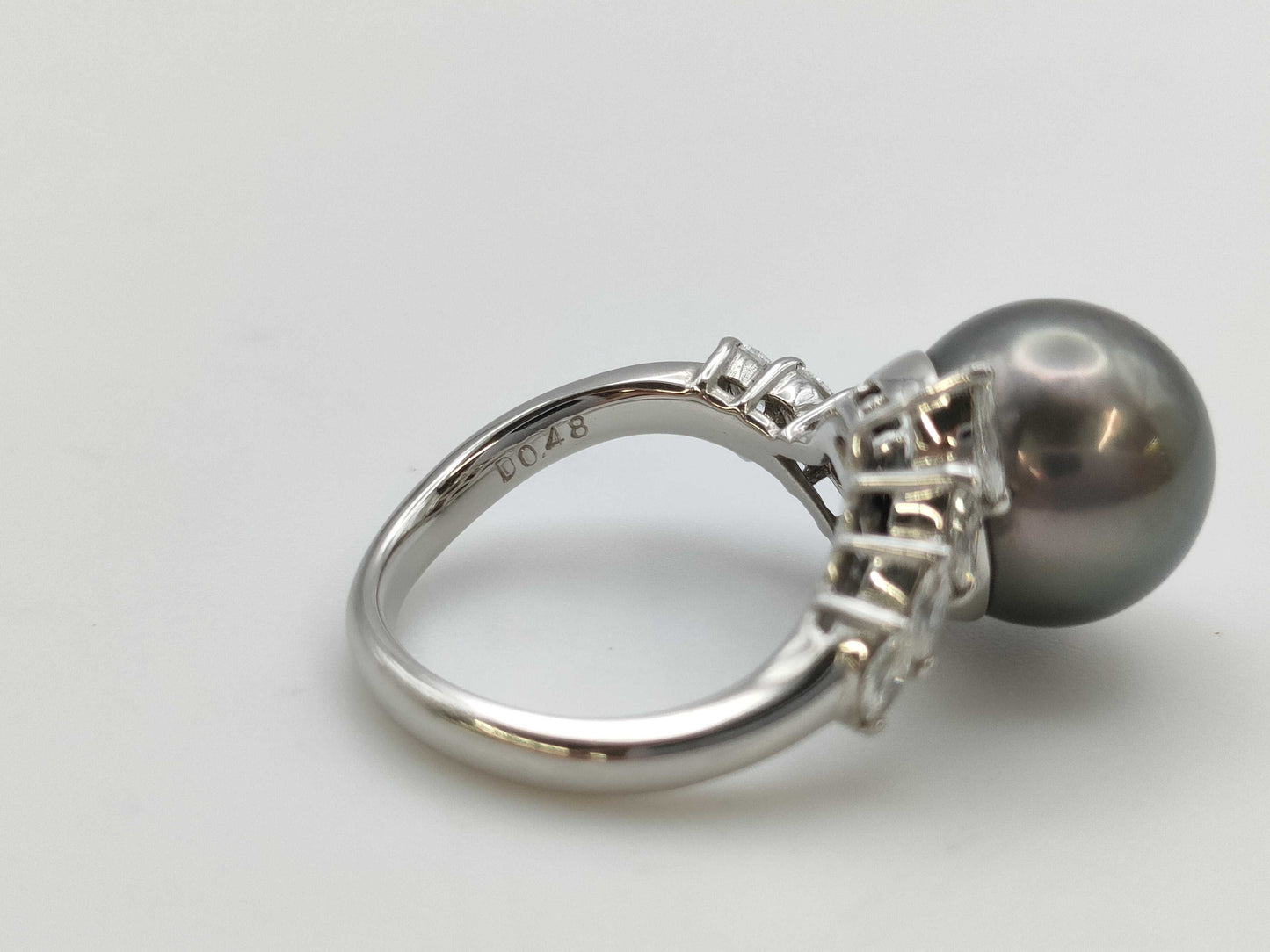 Black South Sea Pearl Ring, approx. 11.8mm diameter, 0.48ct, 8.1g, PT900 