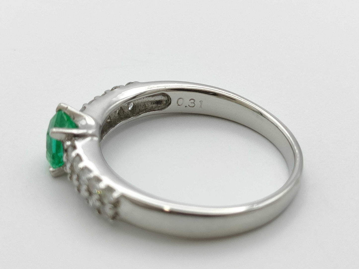 Emerald and Diamond 0.32/0.31 Stamp, Pt900 3.8g Ring 