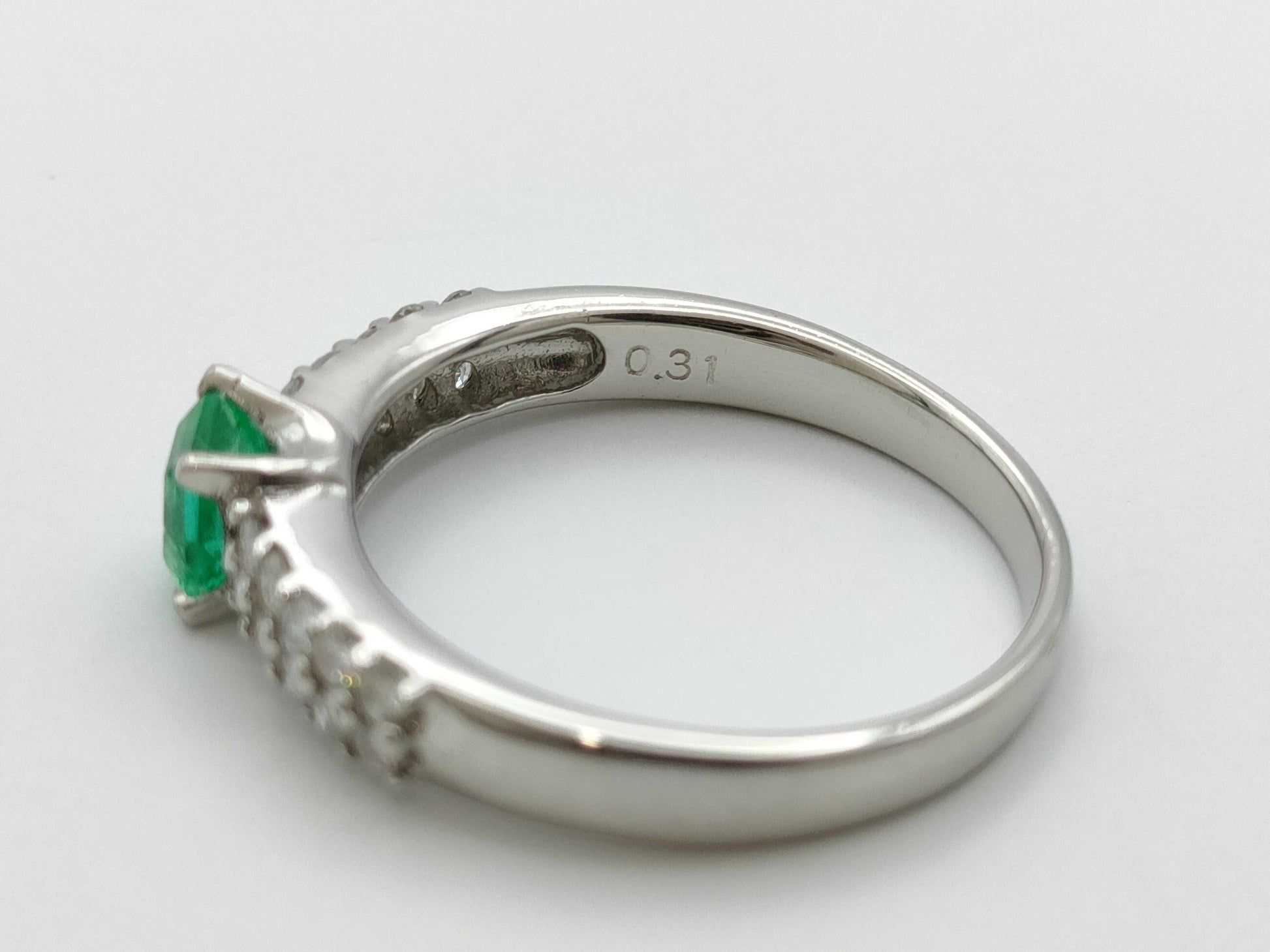 Emerald and Diamond 0.32/0.31 Stamp, Pt900 3.8g Ring 