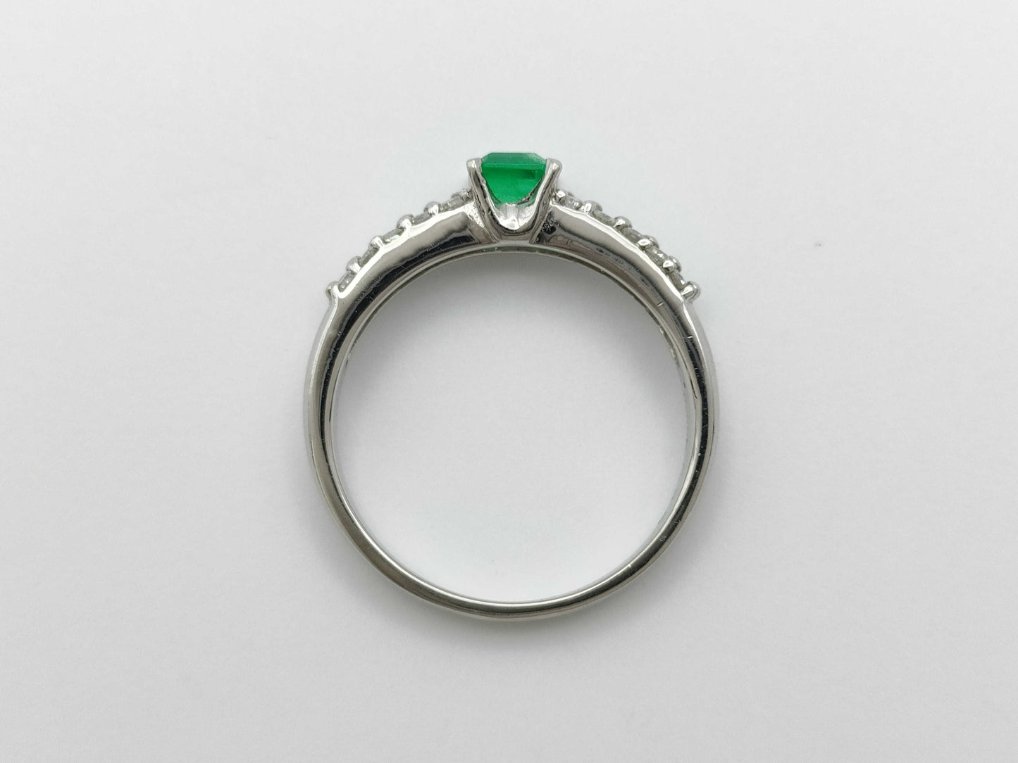 Emerald and Diamond 0.32/0.31 Stamp, Pt900 3.8g Ring 