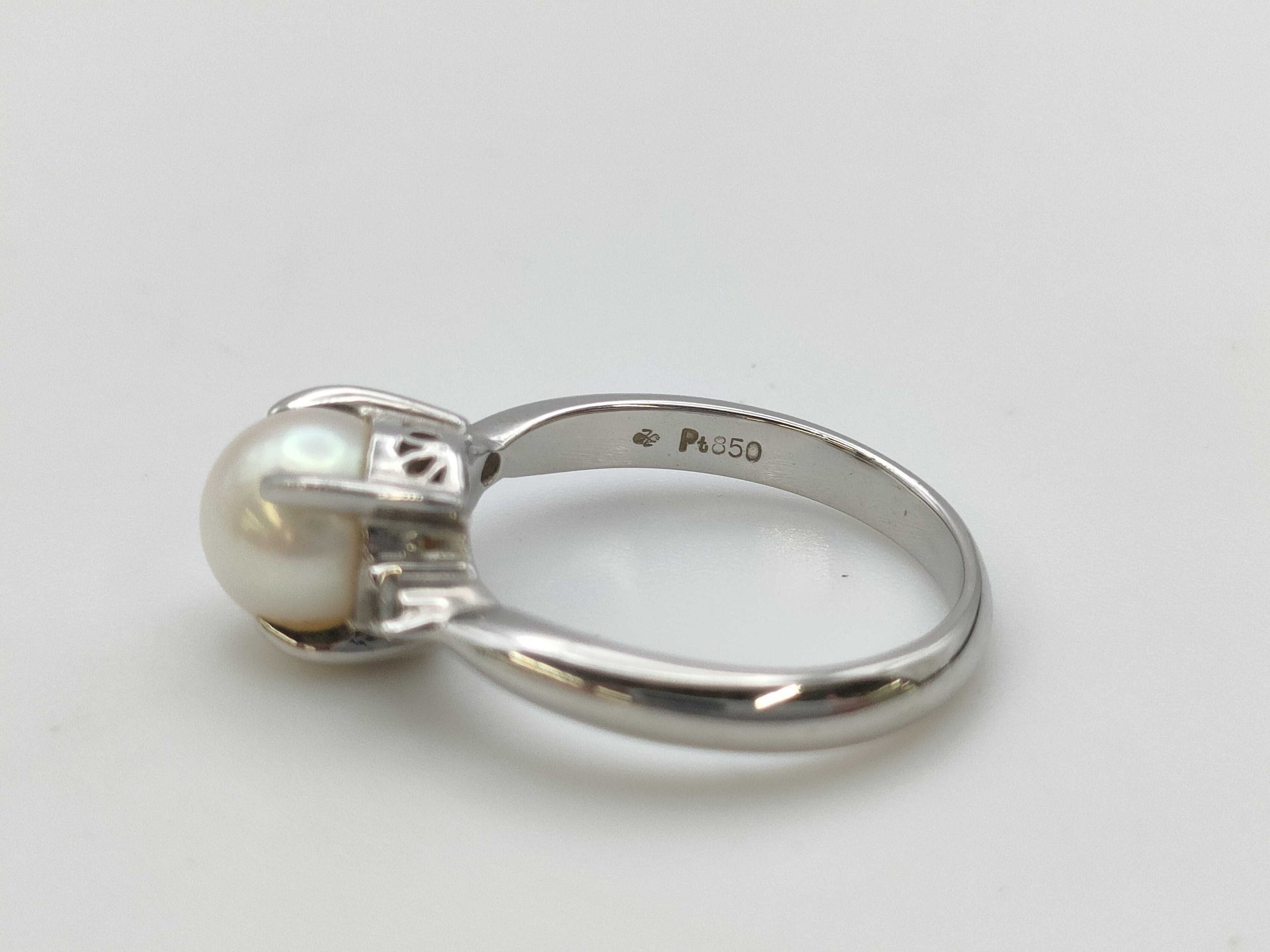 Pearl diameter: approx. 7.0mm, D0.06ct, PT850, 4.6g, Ring 