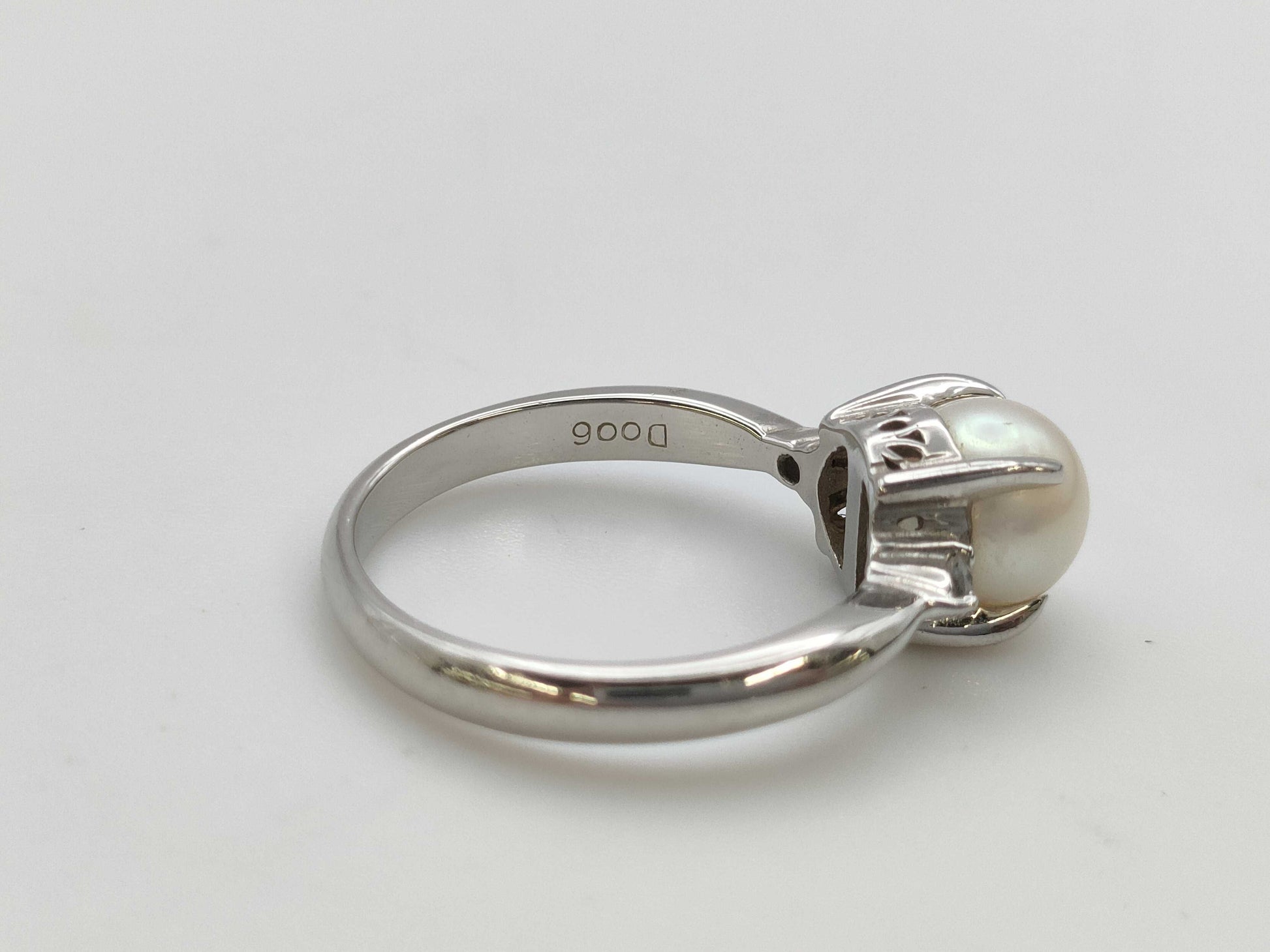 Pearl diameter: approx. 7.0mm, D0.06ct, PT850, 4.6g, Ring 