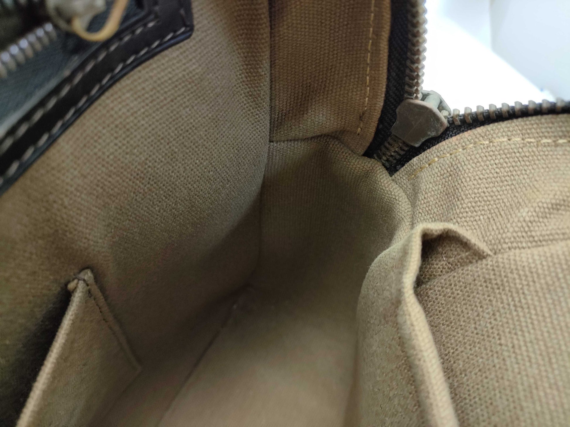 LOUIS VUITTON Utah Acoma Business Bag