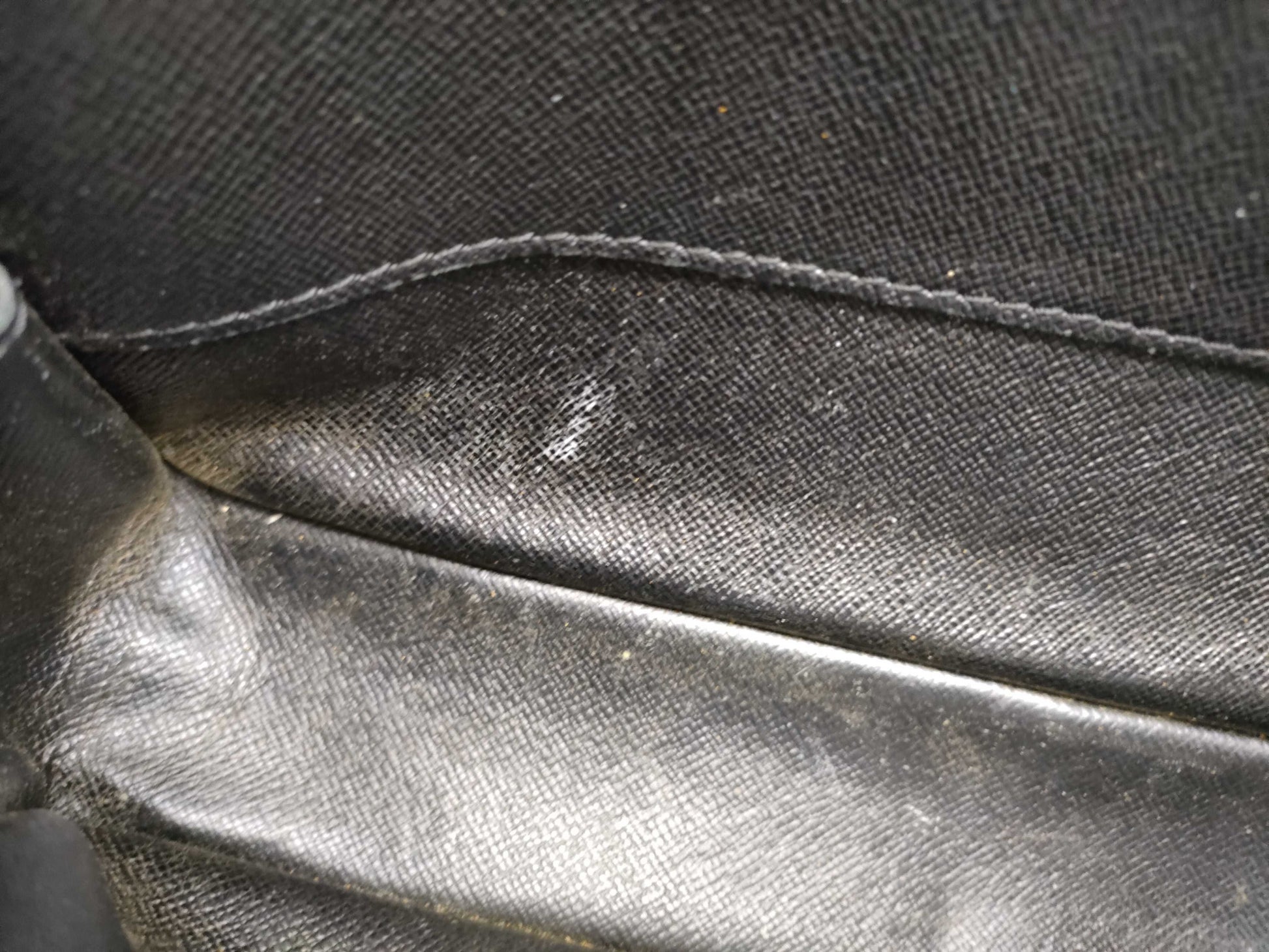 LOUIS VUITTON Epi Louis Vuitton Epi Porte-Document Voyage Business Bag