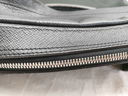 LOUIS VUITTON Taiga Beluga Shoulder Bag