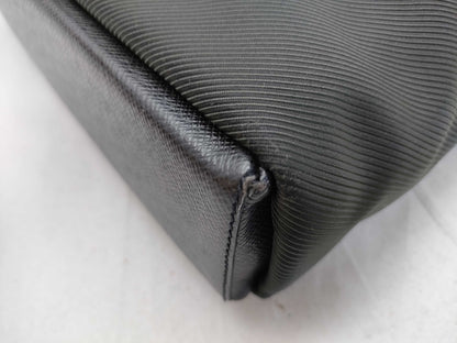 LOUIS VUITTON Taiga Beluga Shoulder Bag