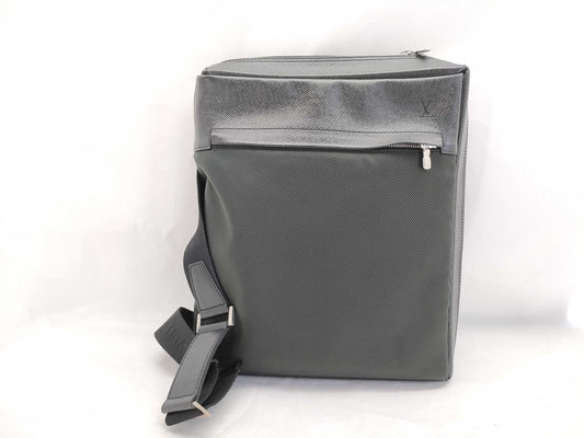 LOUIS VUITTON Taiga Beluga Shoulder Bag