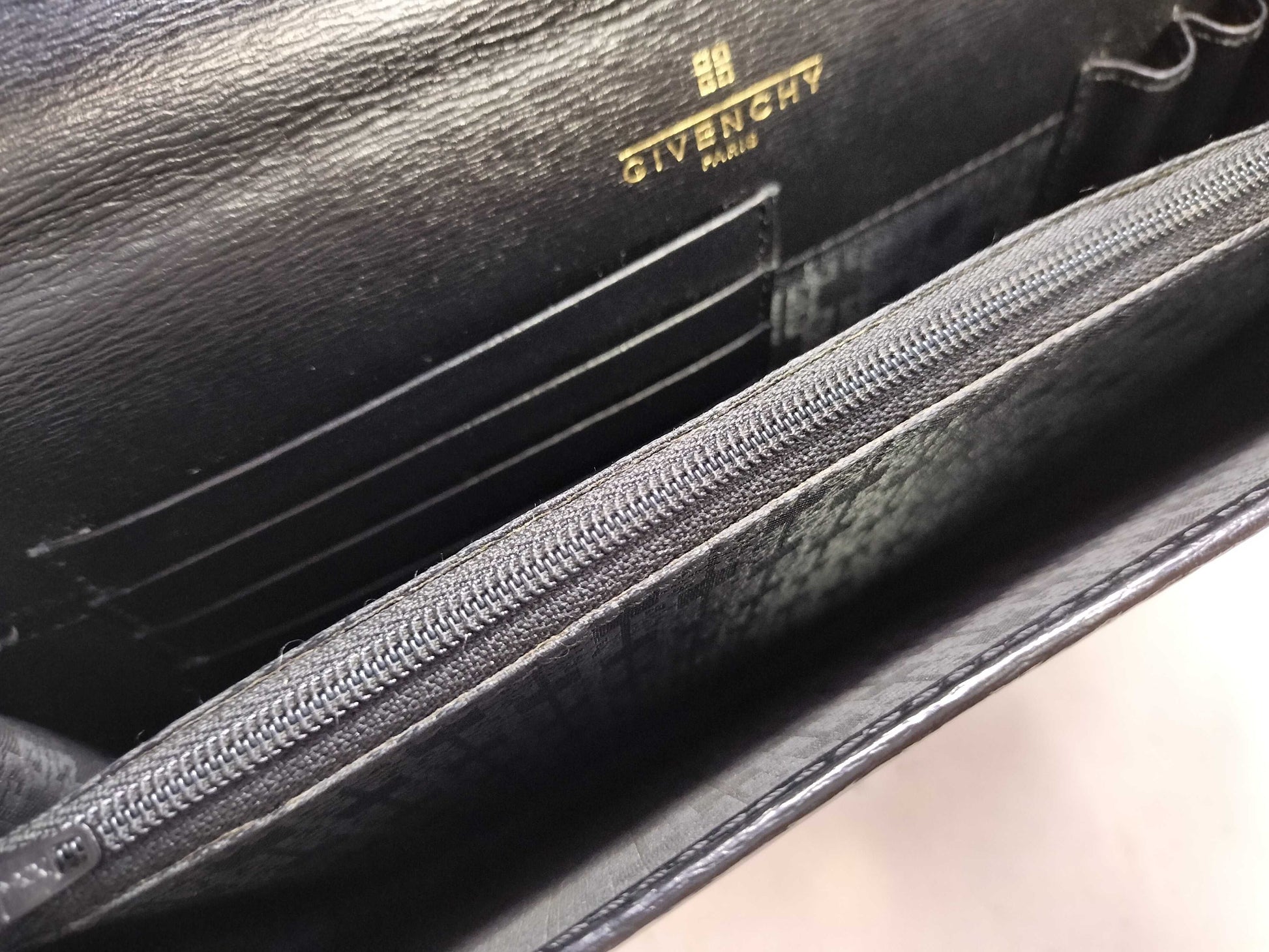 GIVENCHY Second Bag, Black Leather, Minor Scratches on Hardware, Minor Signs of Use, Stored, Item Number: 00