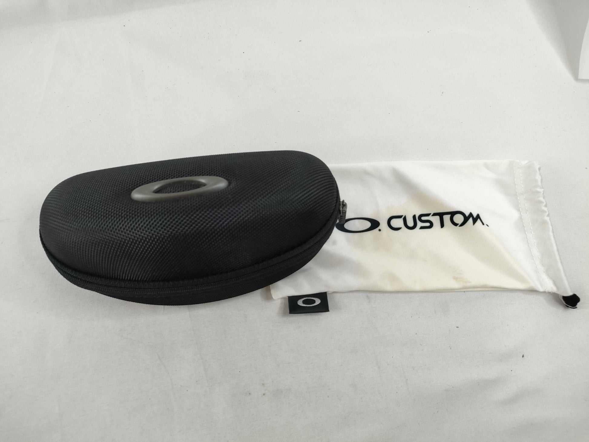 OAKLEY Oakley Sunglasses OO9406A Case Sunglasses and Glasses