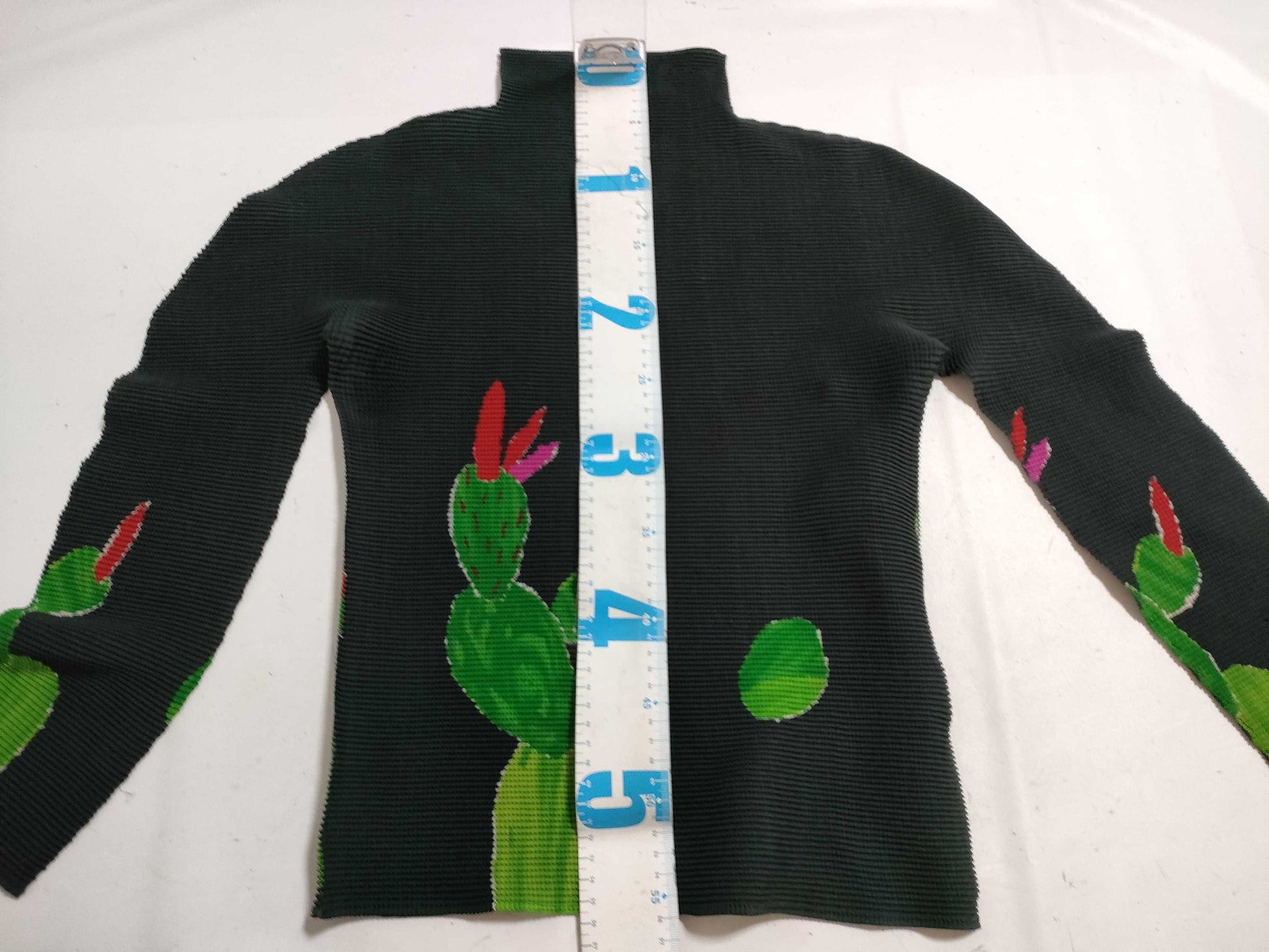 ISSEY MIYAKE Box Pleat Cactus Top, Black