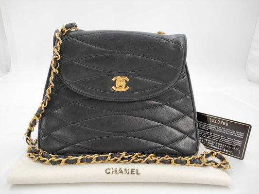 CHANEL Vintage Matelasse Shoulder Bag