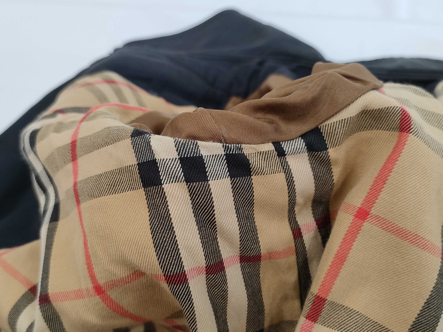 Burberry Trench Coat with Belt, Size M C-TK83 Coat