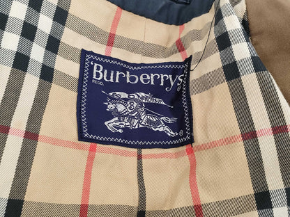 Burberry Trench Coat with Belt, Size M C-TK83 Coat