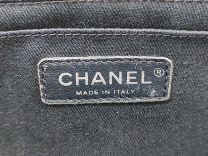 CHANEL Caviar Skin Shoulder Bag with Seal