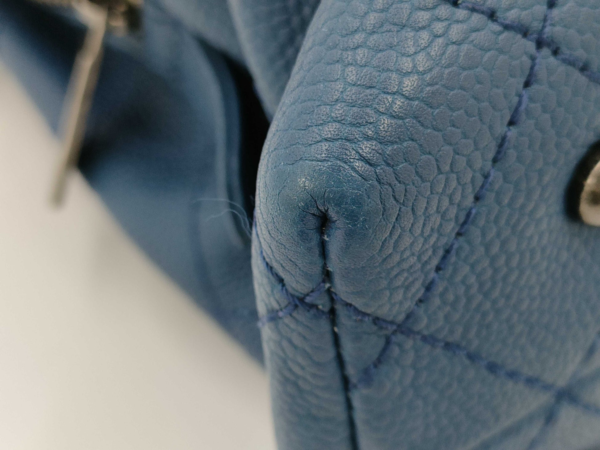 CHANEL Caviar Skin Shoulder Bag