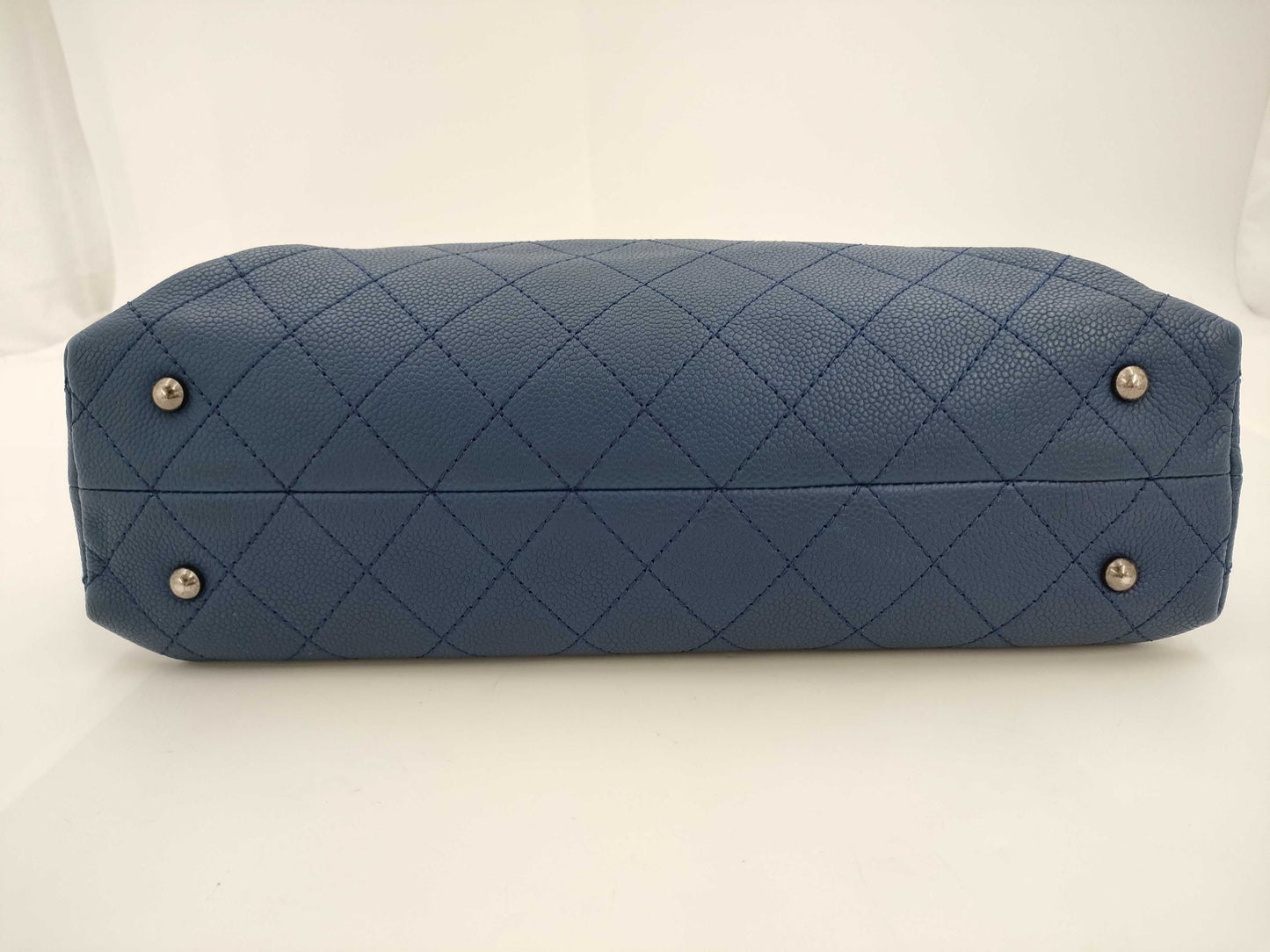 CHANEL Caviar Skin Shoulder Bag