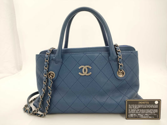CHANEL Caviar Skin Shoulder Bag