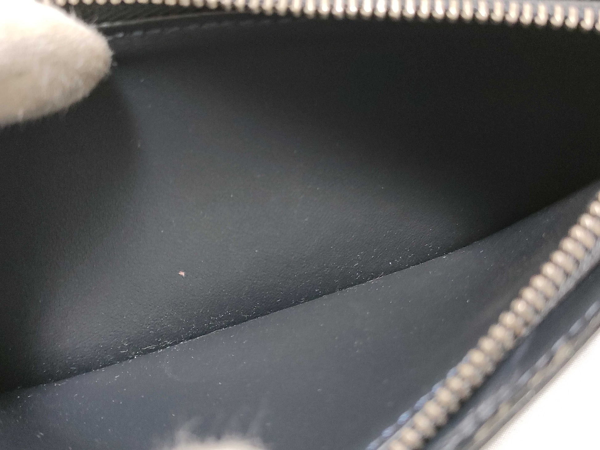 LOUIS VUITTON RFID Unverifiable SP2172 Taiga Louis Vuitton Brazza Wallet Black Taiga Leather Silver Brass SP2172 Wallet
