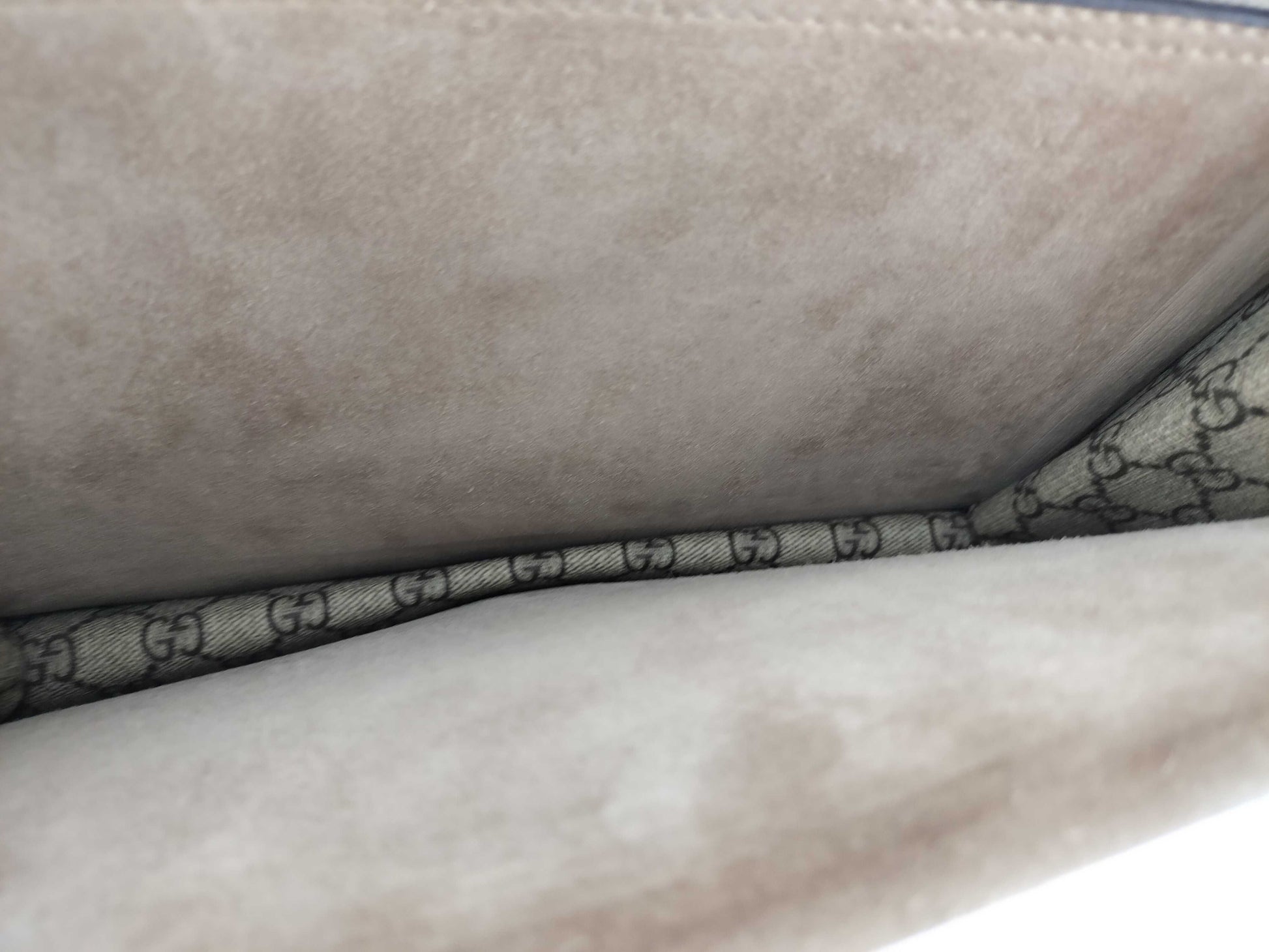 GUCCI GG Supreme Dionysus Large Shoulder Bag in Beige and Silver Supreme Coated Canvas 