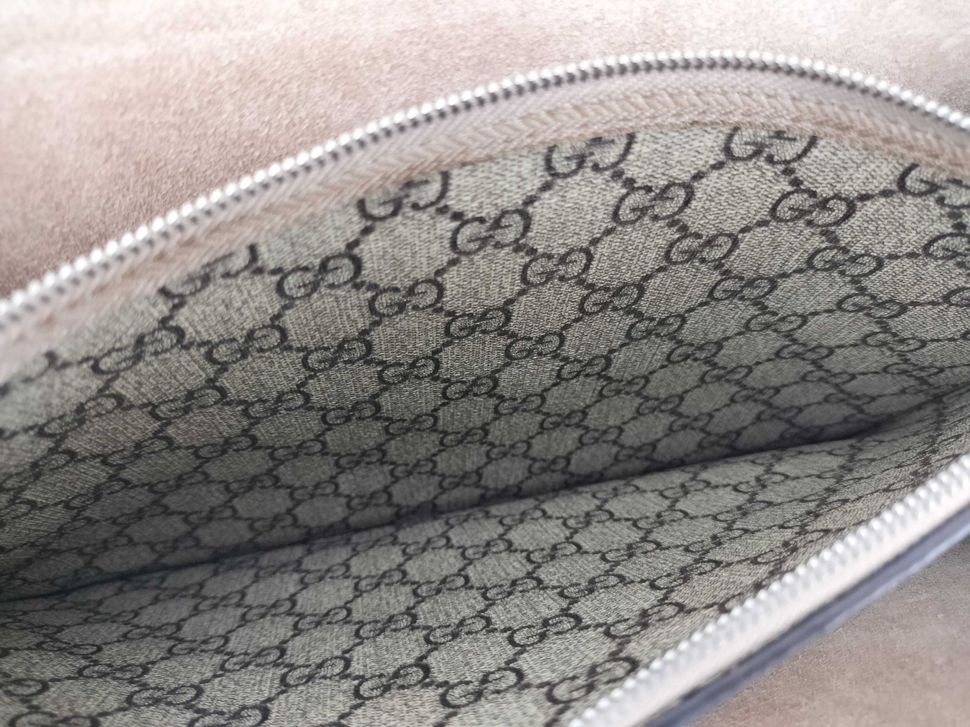 GUCCI GG Supreme Dionysus Large Shoulder Bag in Beige and Silver Supreme Coated Canvas 