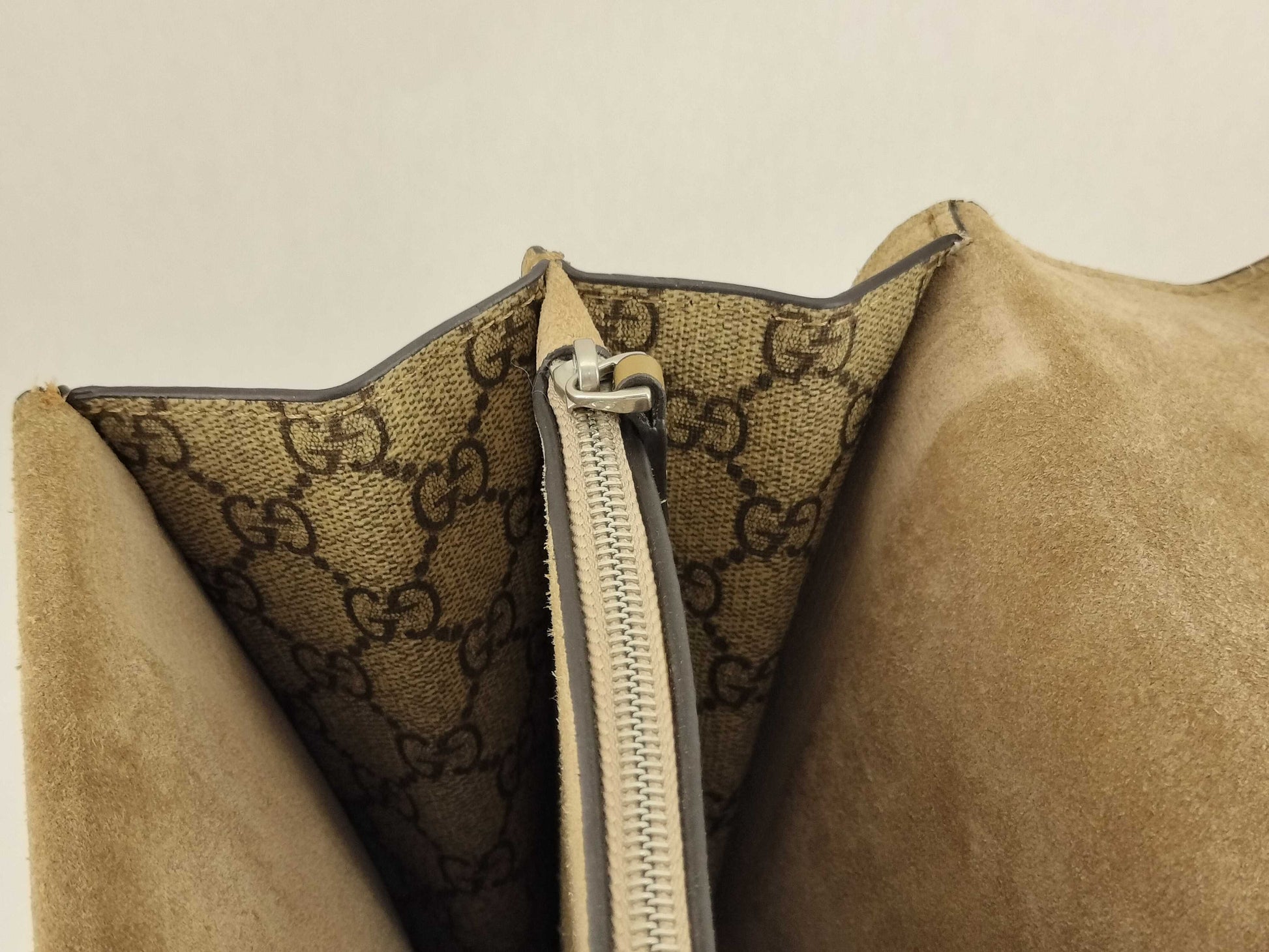 GUCCI GG Supreme Dionysus Large Shoulder Bag in Beige and Silver Supreme Coated Canvas 