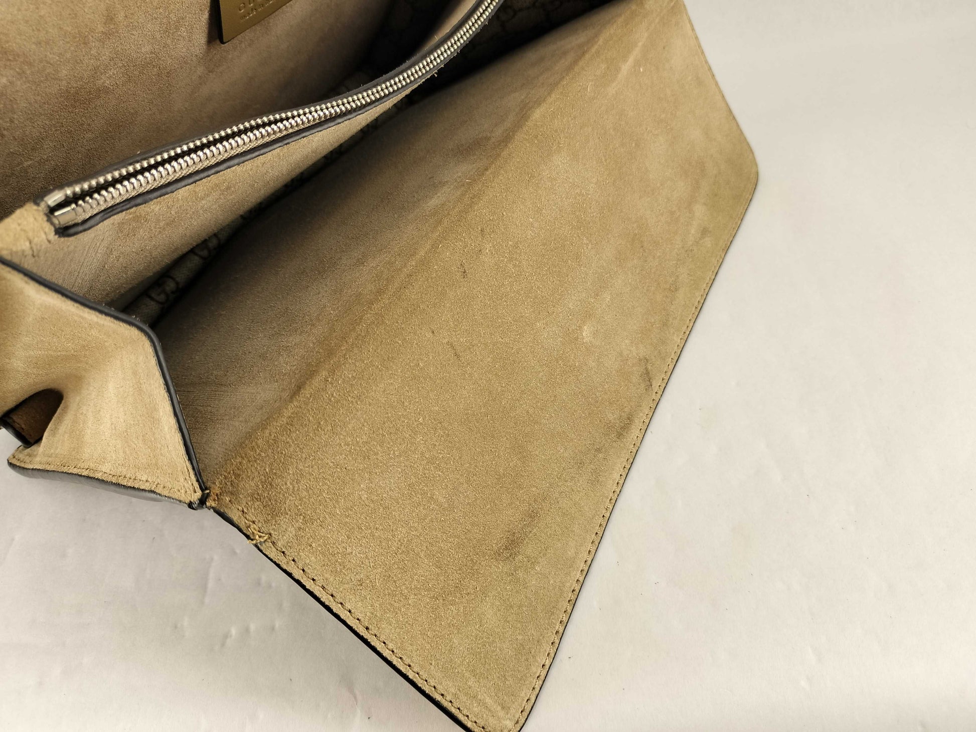 GUCCI GG Supreme Dionysus Large Shoulder Bag in Beige and Silver Supreme Coated Canvas 