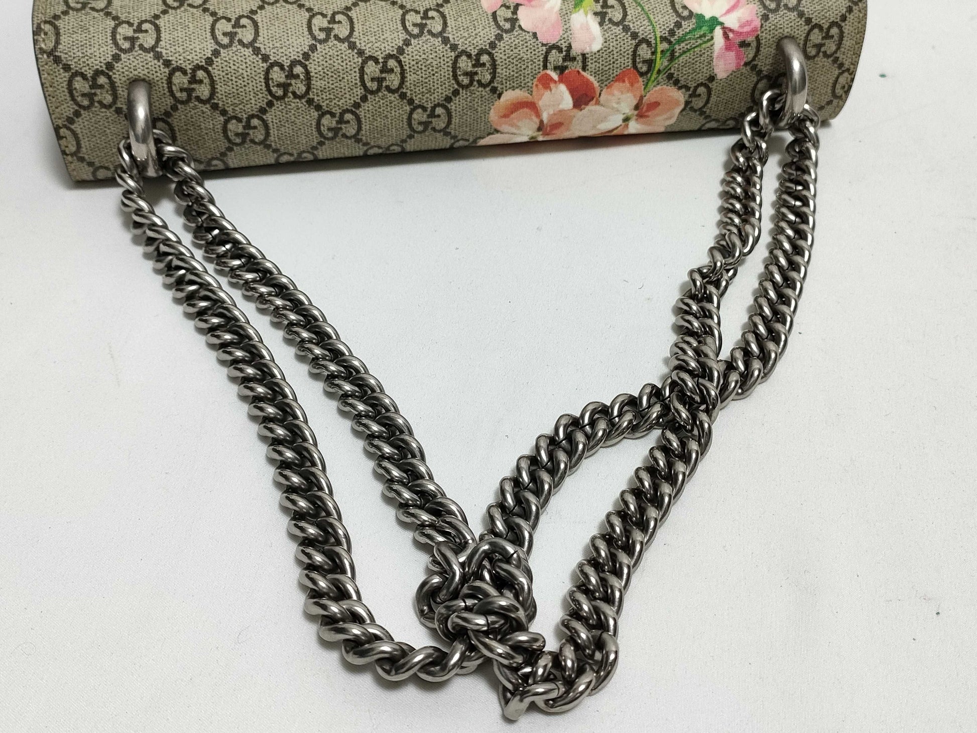 GUCCI GG Supreme Medium Dionysus Blooms Shoulder Bag in Beige/Red with Blooms Supreme Coated Canvas and Silver 