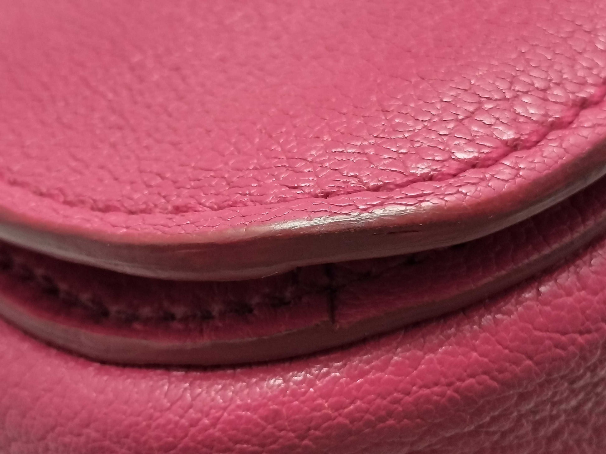 Miu Miu Miu Miu Push Lock Tote in Fuchsia Grained Calfskin Leather with Gold 197 B Shoulder Bag