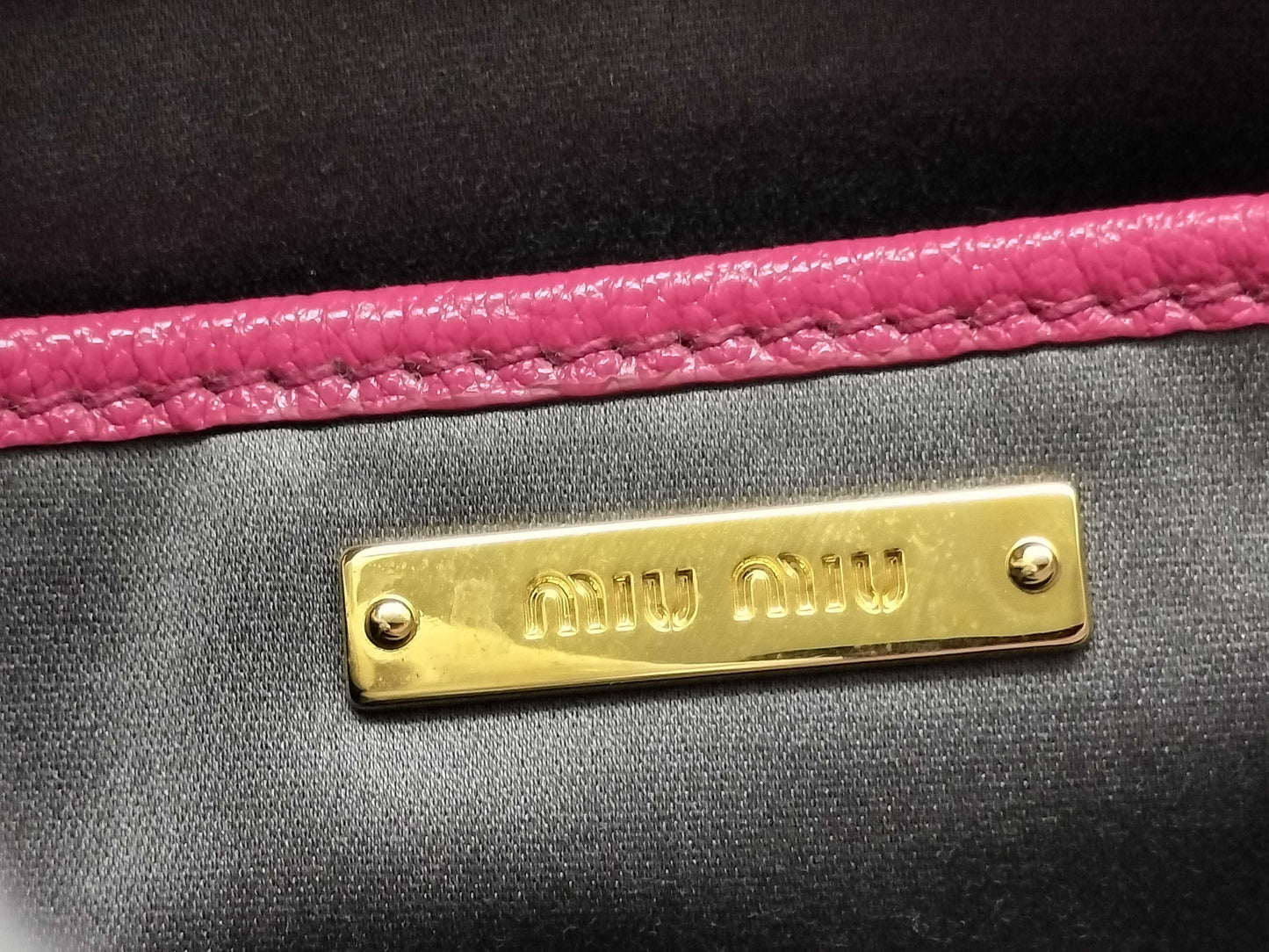Miu Miu Miu Miu Push Lock Tote in Fuchsia Grained Calfskin Leather with Gold 197 B Shoulder Bag